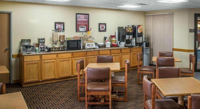 Econo Lodge photo 16