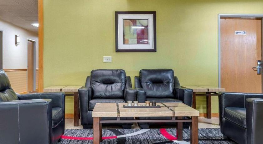 Econo Lodge photo 18