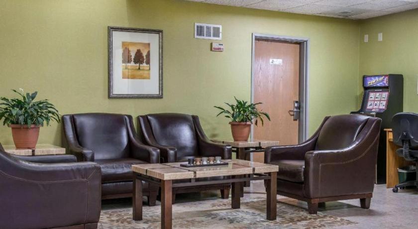 Econo Lodge photo 22