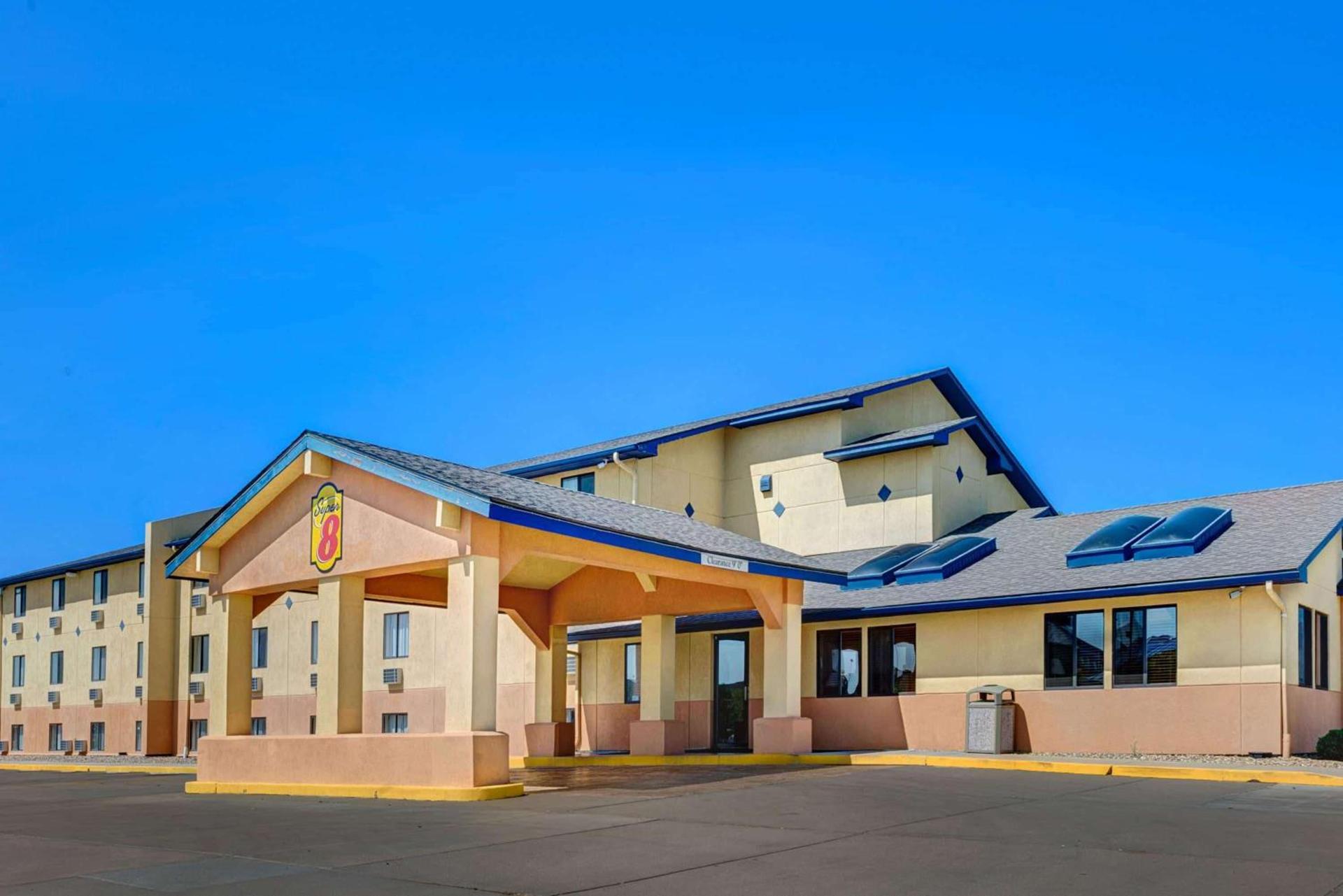 Super 8 by Wyndham Hutchinson — hotel in Hutchinson