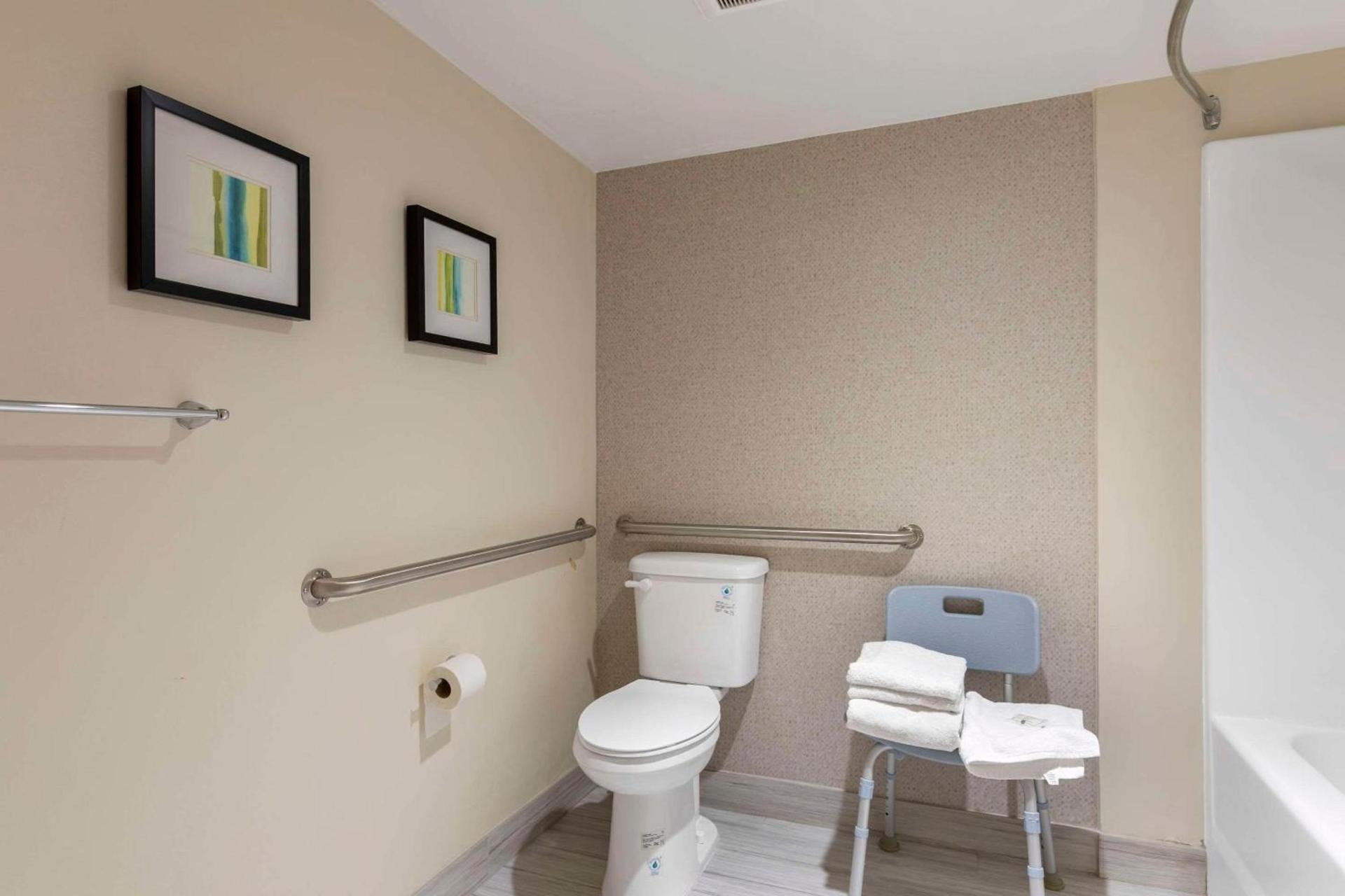 Quality Inn & Suites Camarillo-Oxnard photo 21