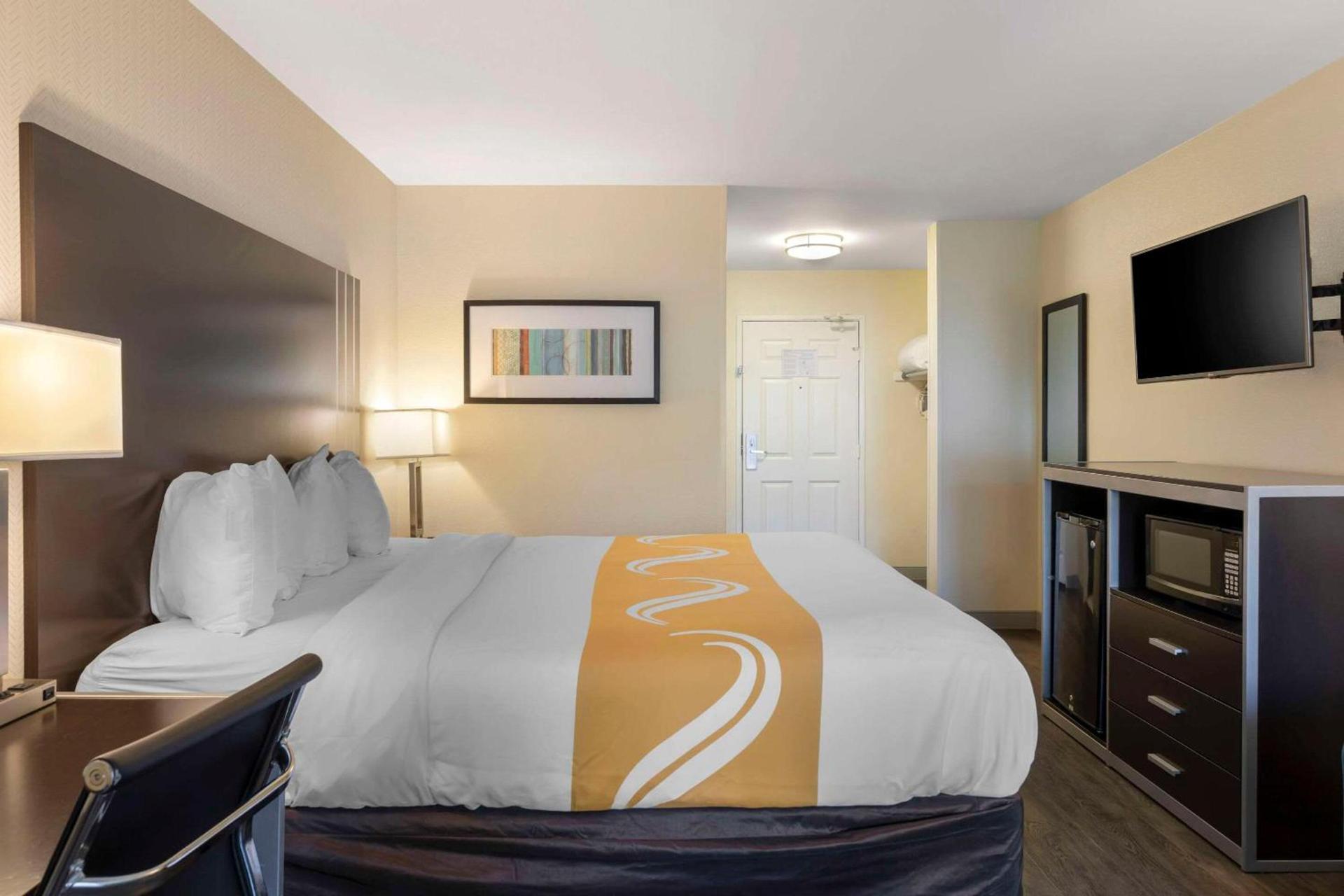 Quality Inn & Suites Camarillo-Oxnard photo 25