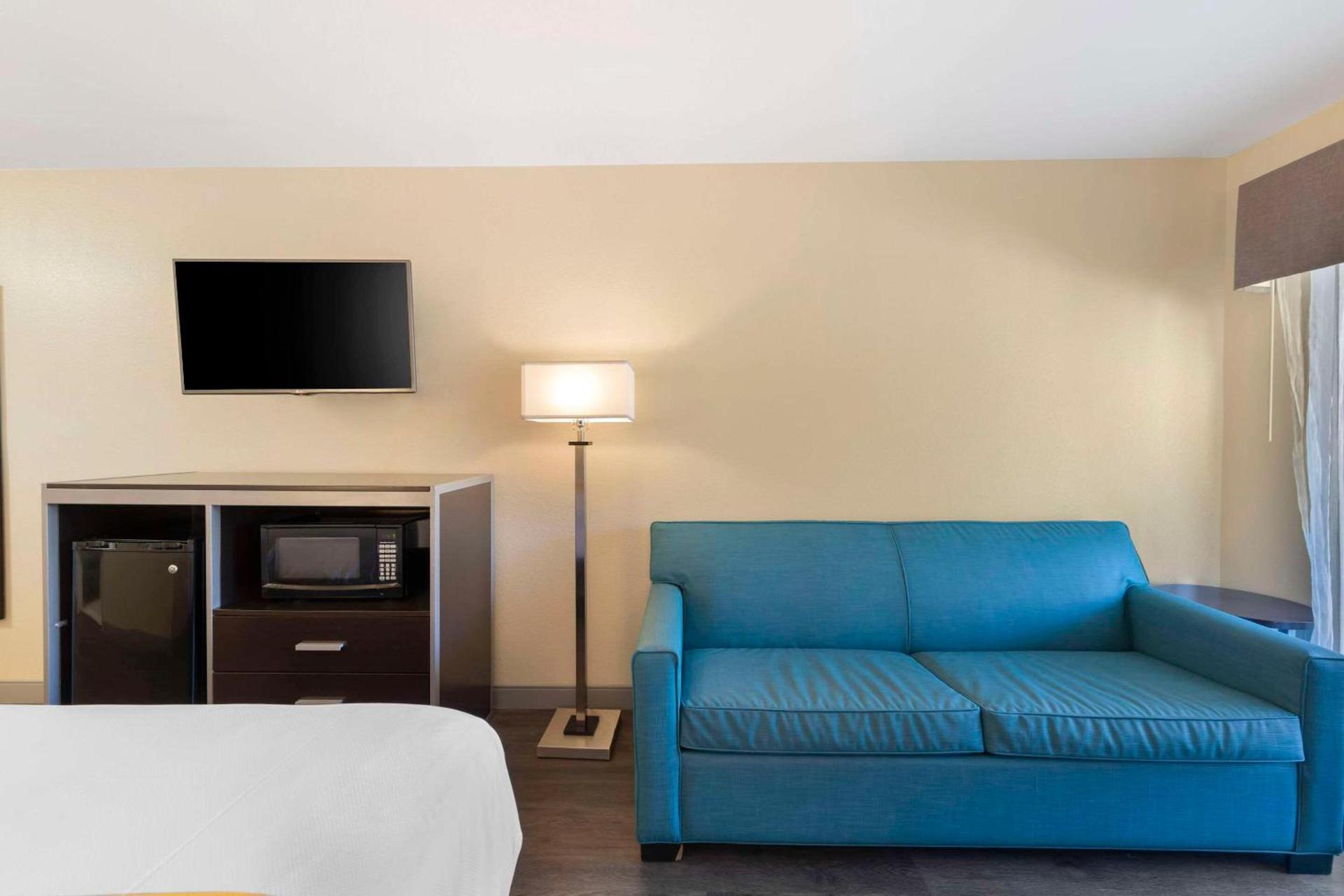 Quality Inn & Suites Camarillo-Oxnard photo 27