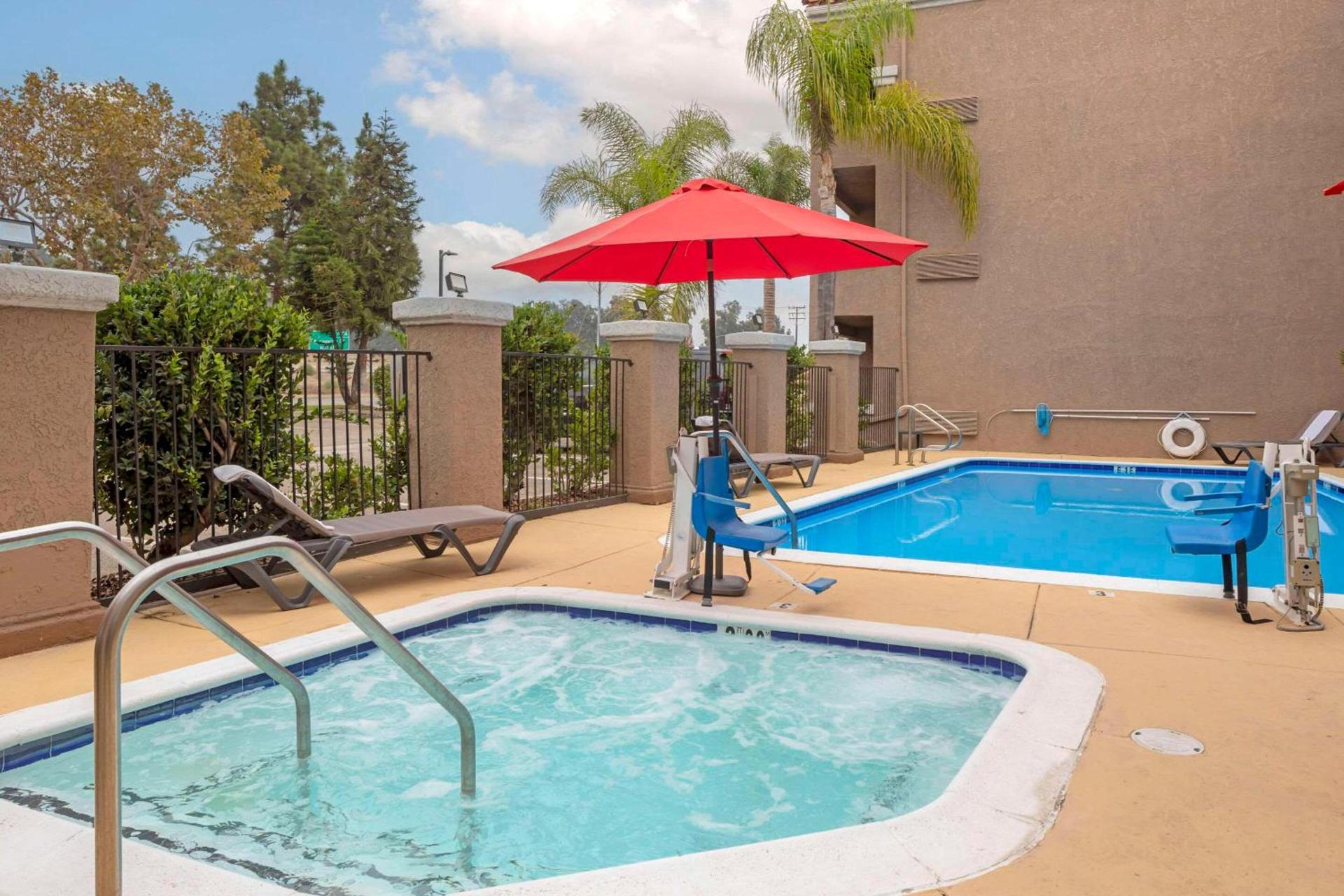 Quality Inn & Suites Camarillo-Oxnard photo 29