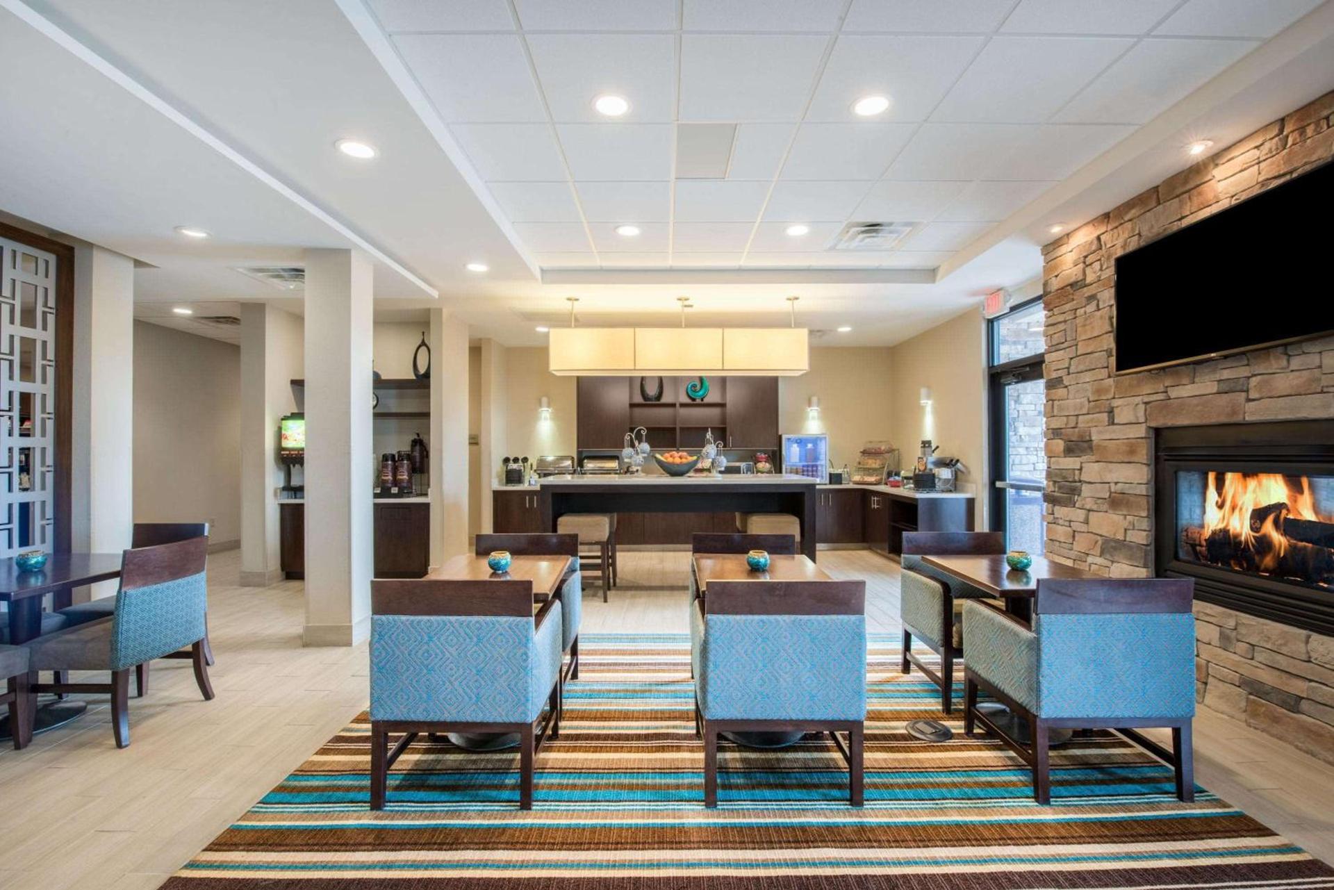 Hawthorn Suites by Wyndham Bridgeport photo 2