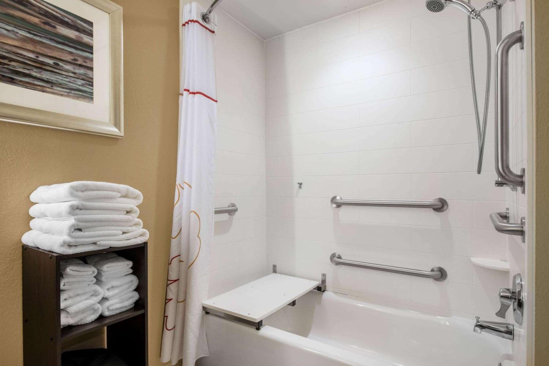 Hawthorn Suites by Wyndham Bridgeport photo 5