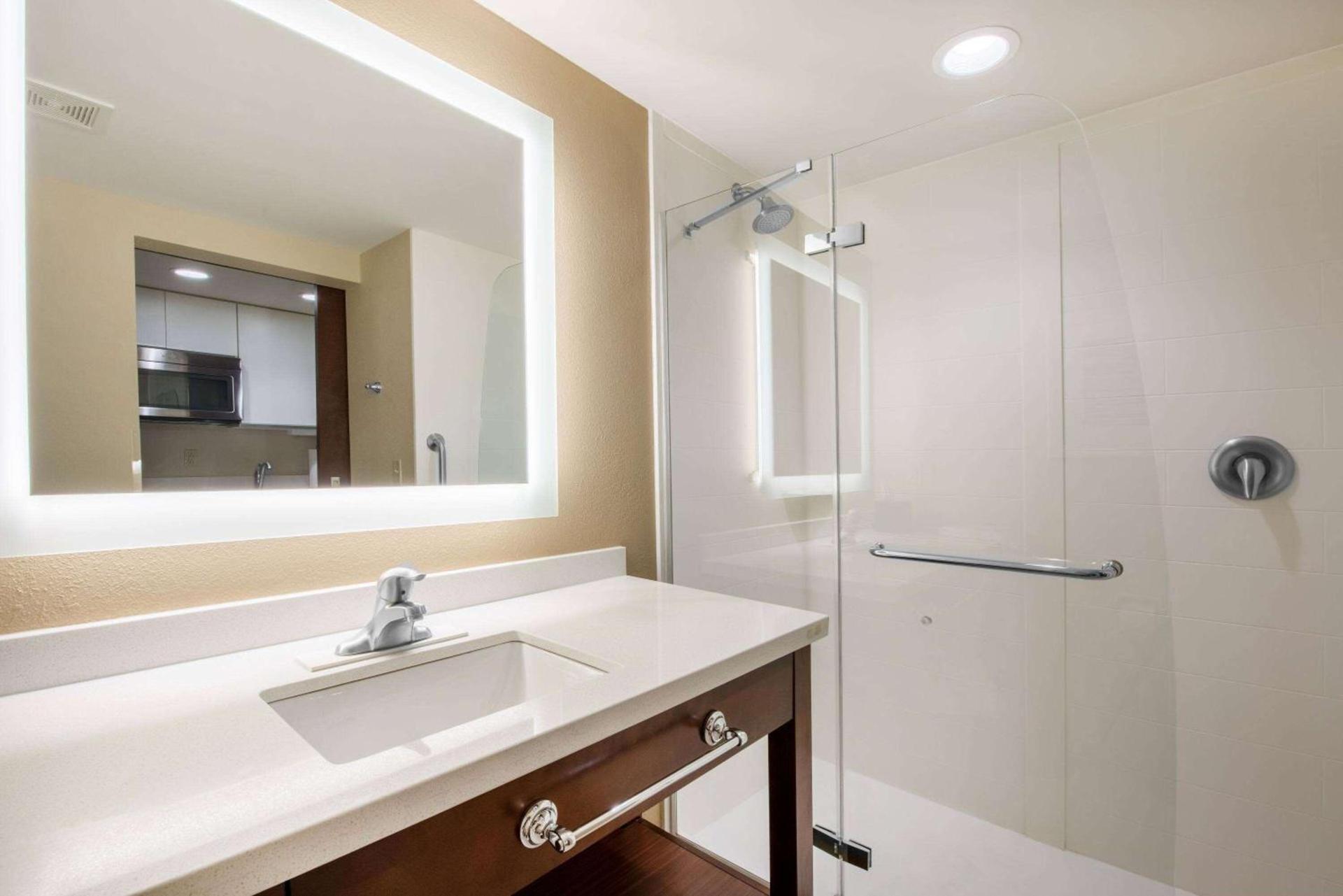 Hawthorn Suites by Wyndham Bridgeport photo 6