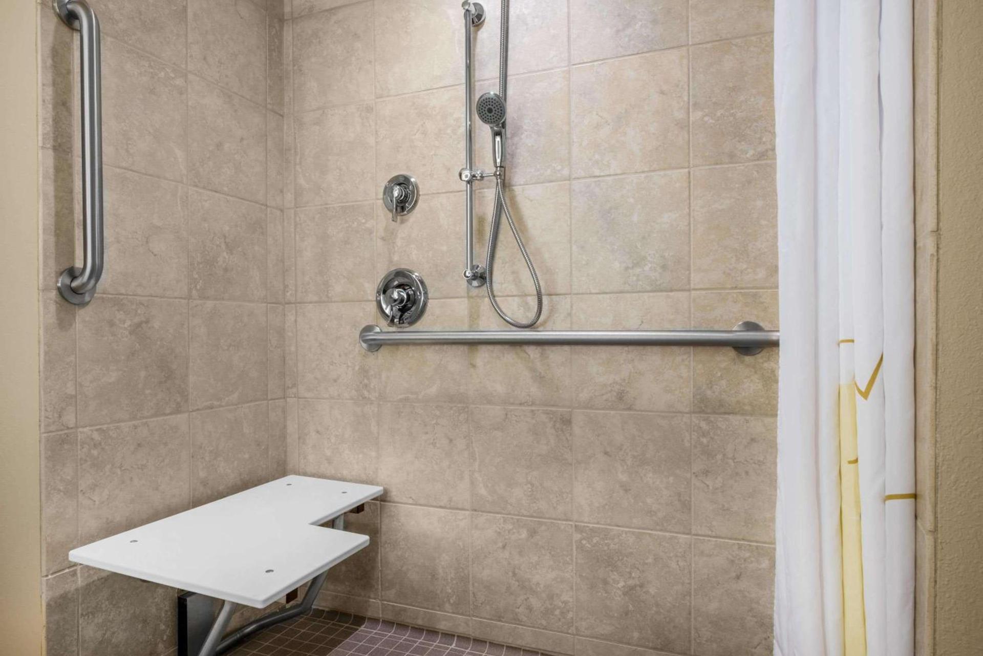 Hawthorn Suites by Wyndham Bridgeport photo 7