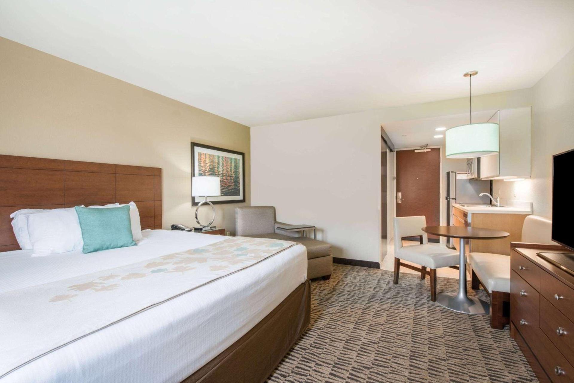 Hawthorn Suites by Wyndham Bridgeport photo 8