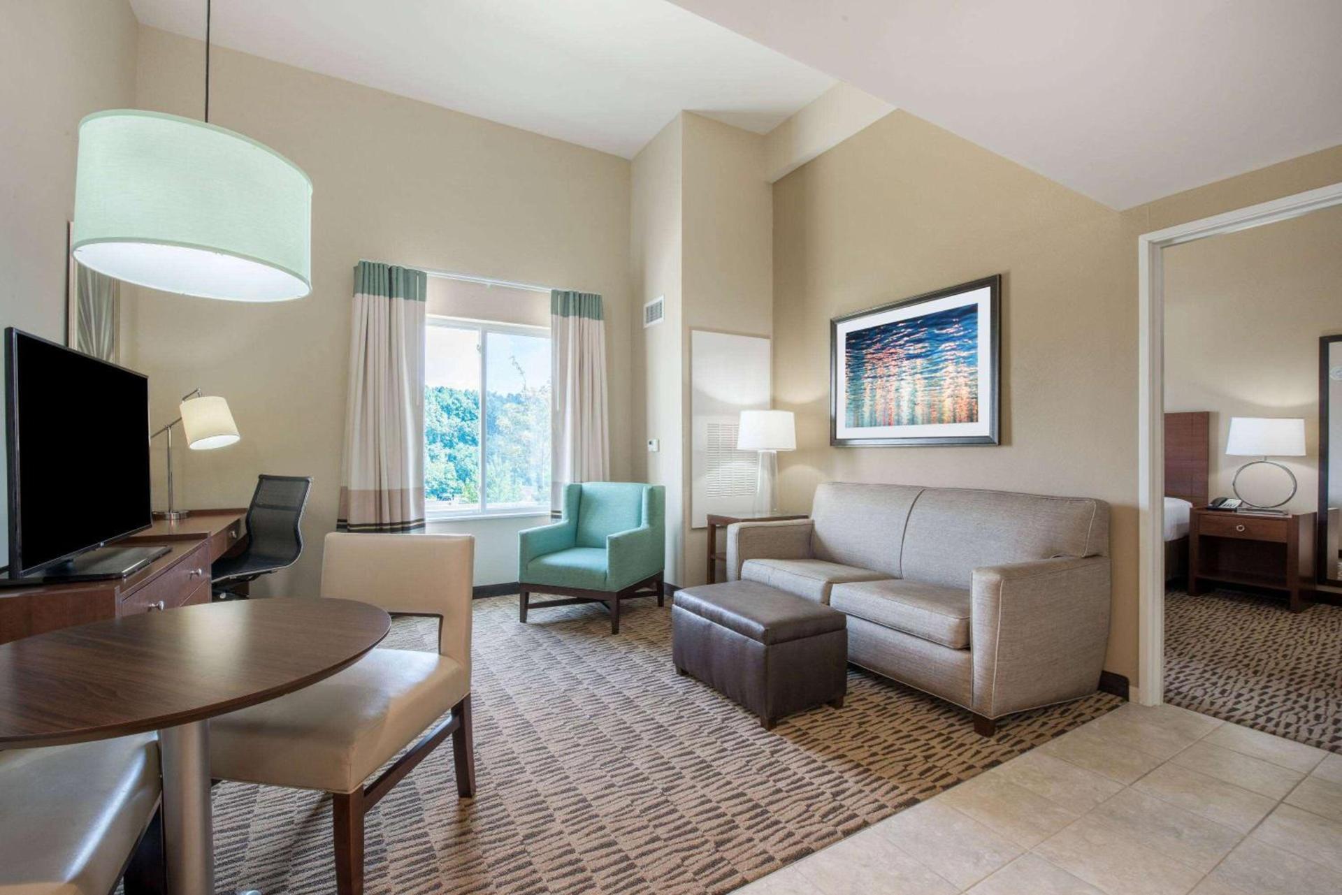 Hawthorn Suites by Wyndham Bridgeport photo 12