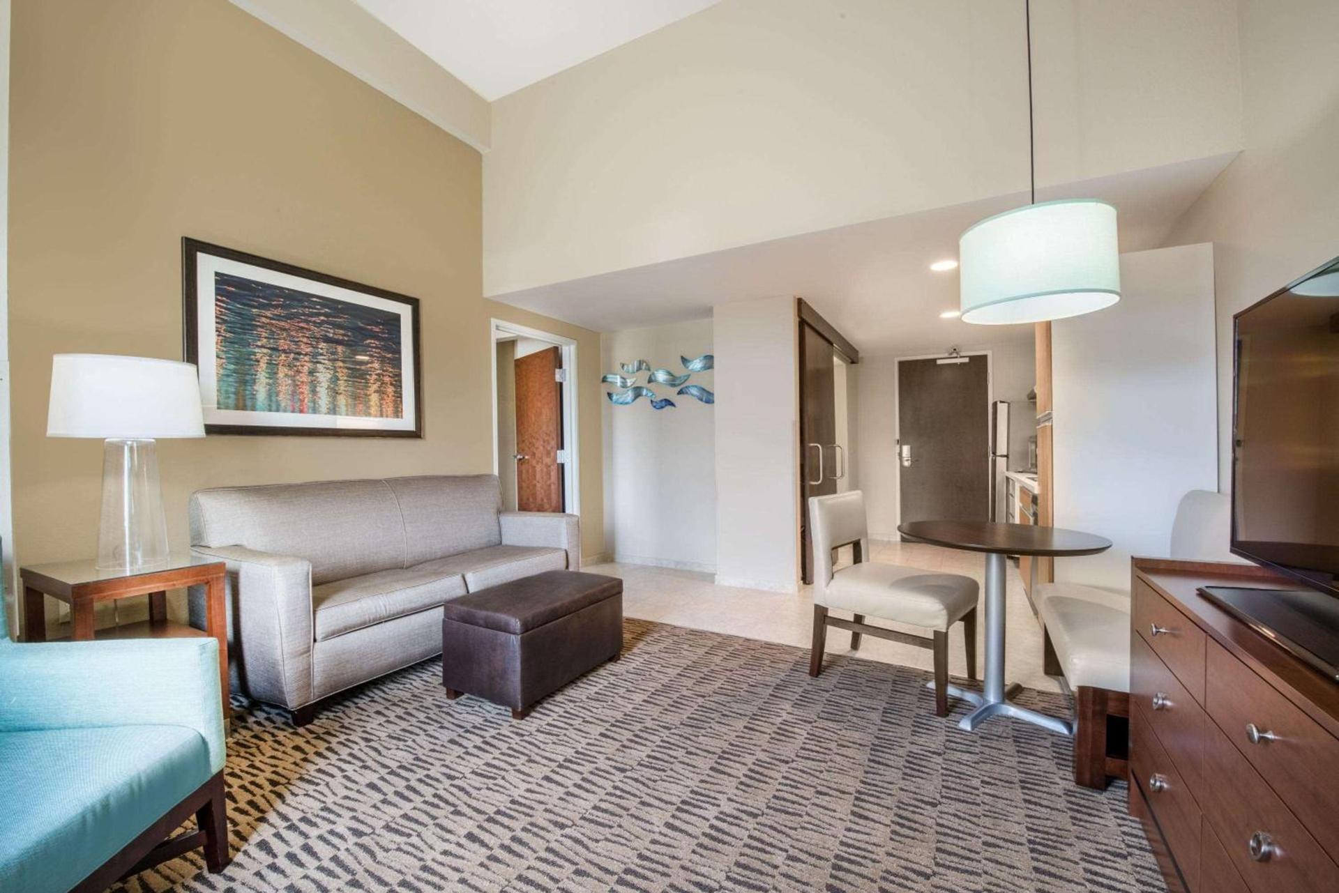 Hawthorn Suites by Wyndham Bridgeport photo 14
