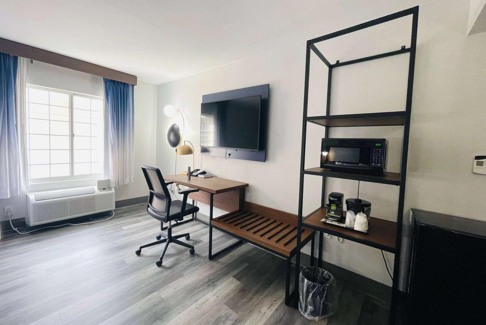 La Quinta by Wyndham Birmingham Homewood photo 25