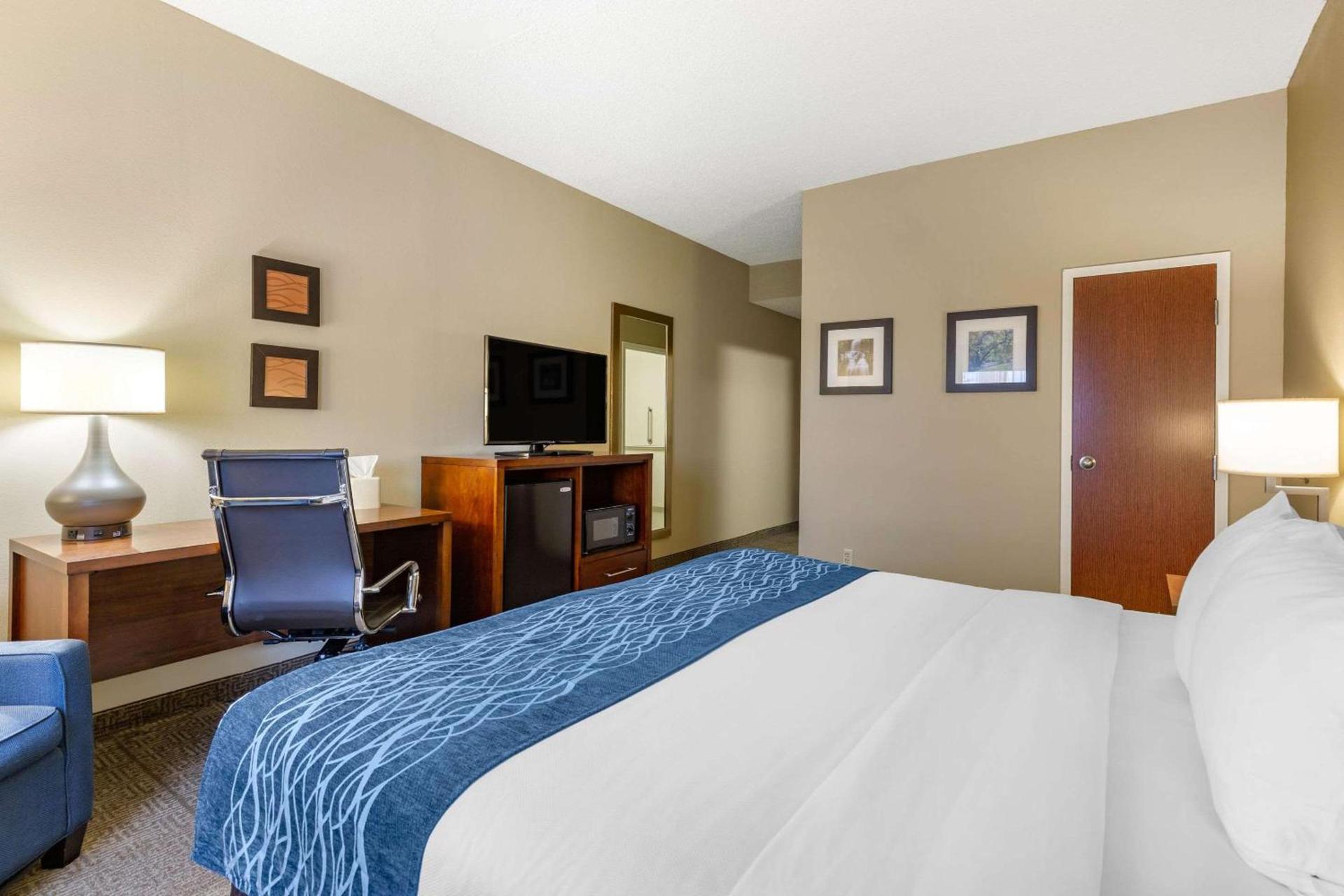 Comfort Inn Aikens Center photo 21