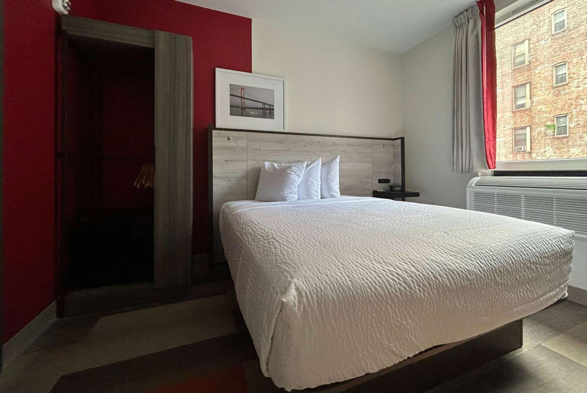 Ramada by Wyndham Brooklyn Near Flatbush photo 2