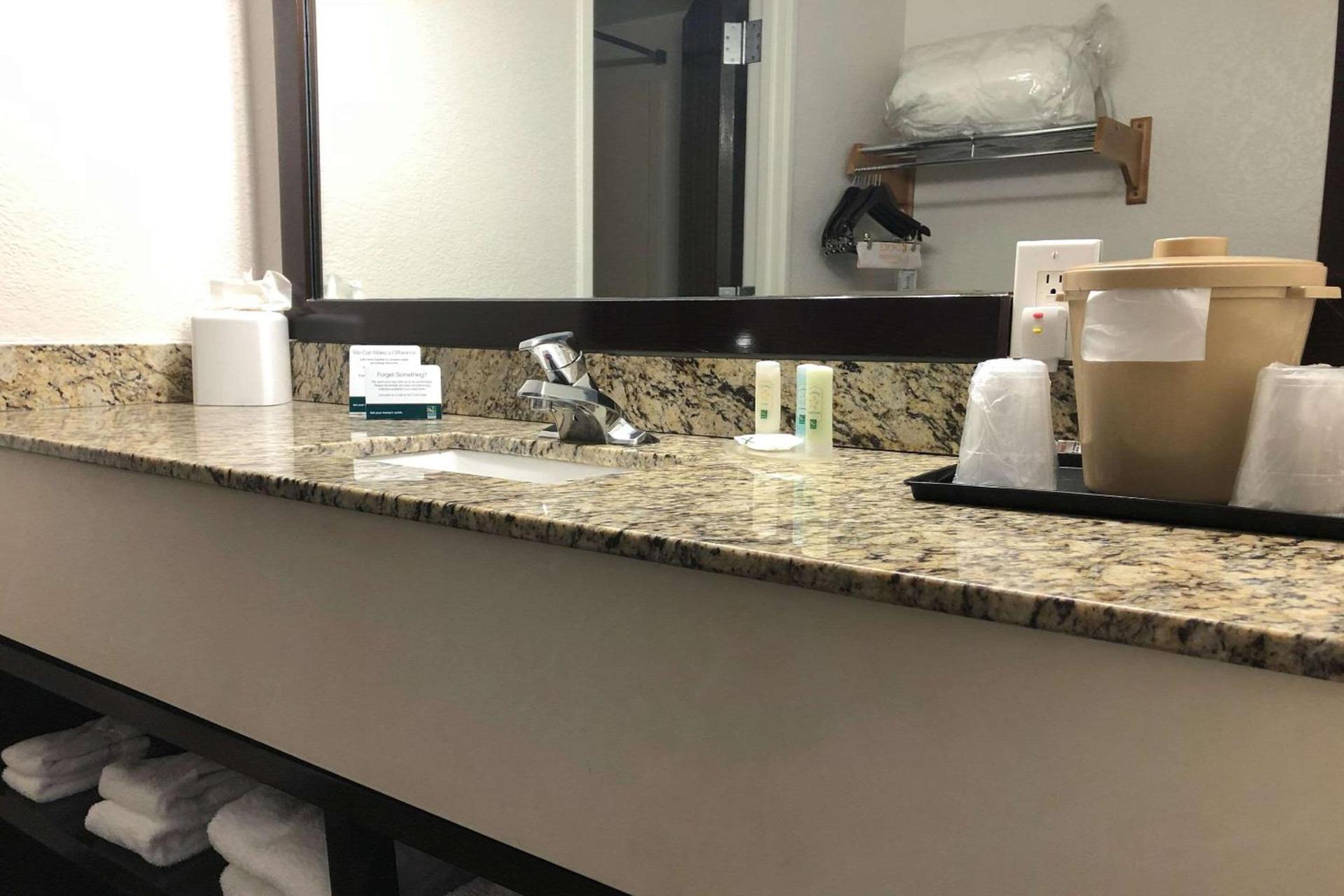 Quality Inn & Suites Denver International Airport photo 5