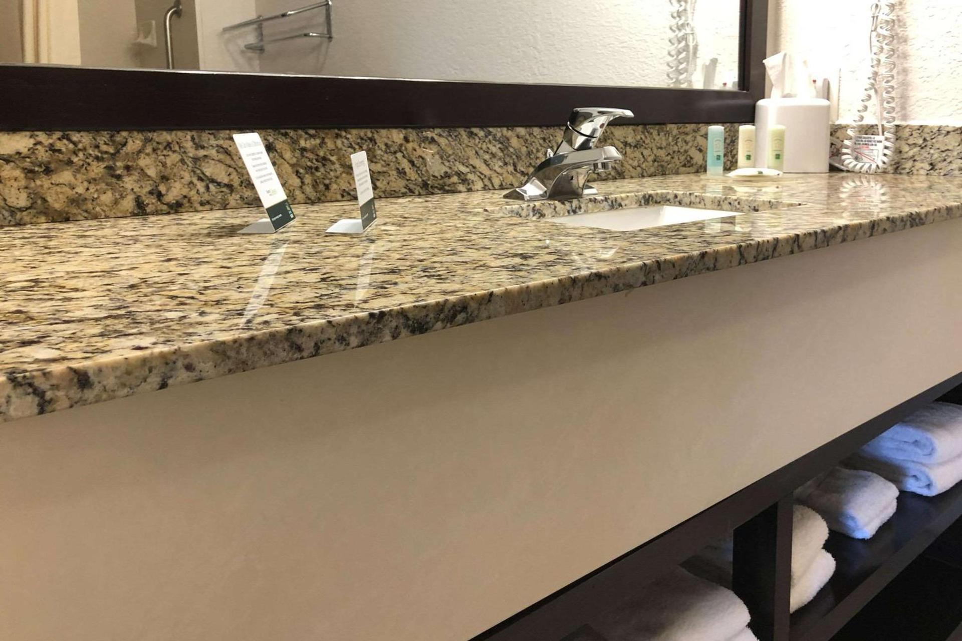 Quality Inn & Suites Denver International Airport photo 6