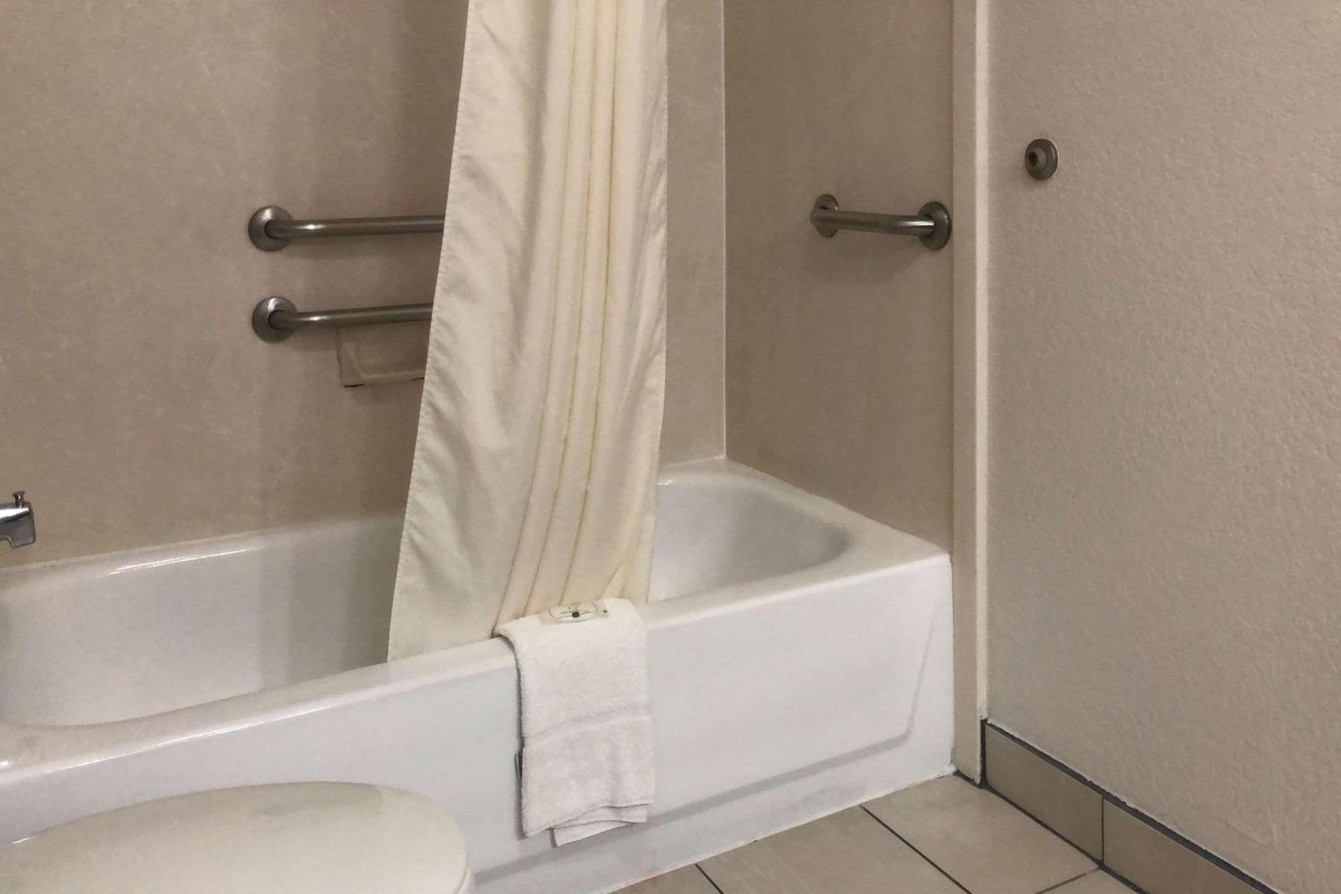 Quality Inn & Suites Denver International Airport photo 9
