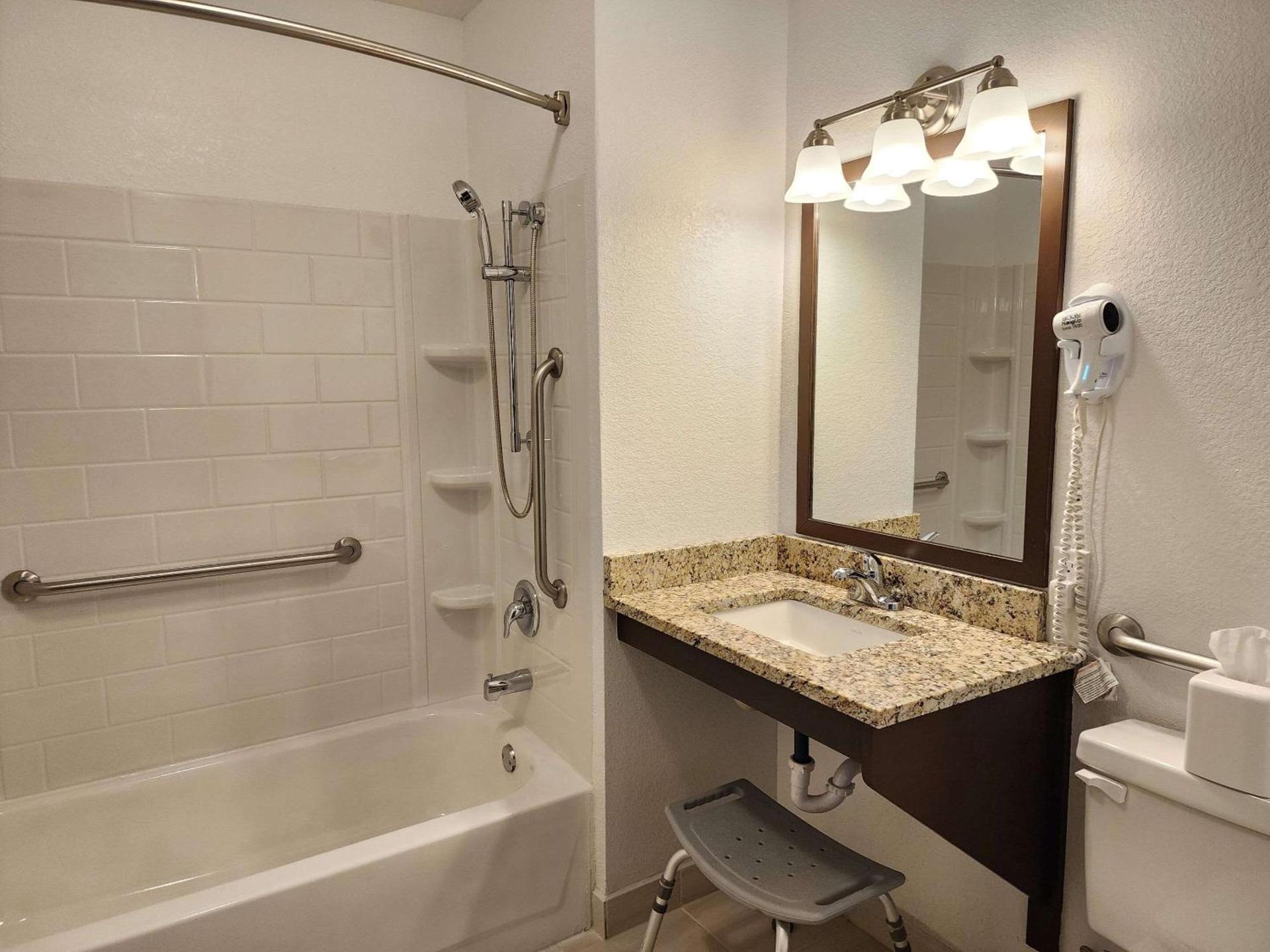 Quality Inn & Suites Denver International Airport photo 15