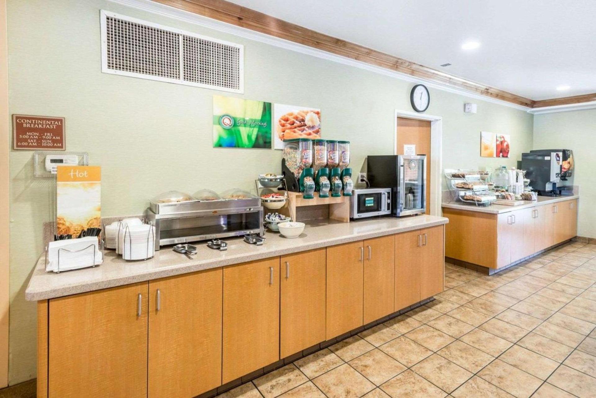 Quality Inn & Suites Denver International Airport photo 32