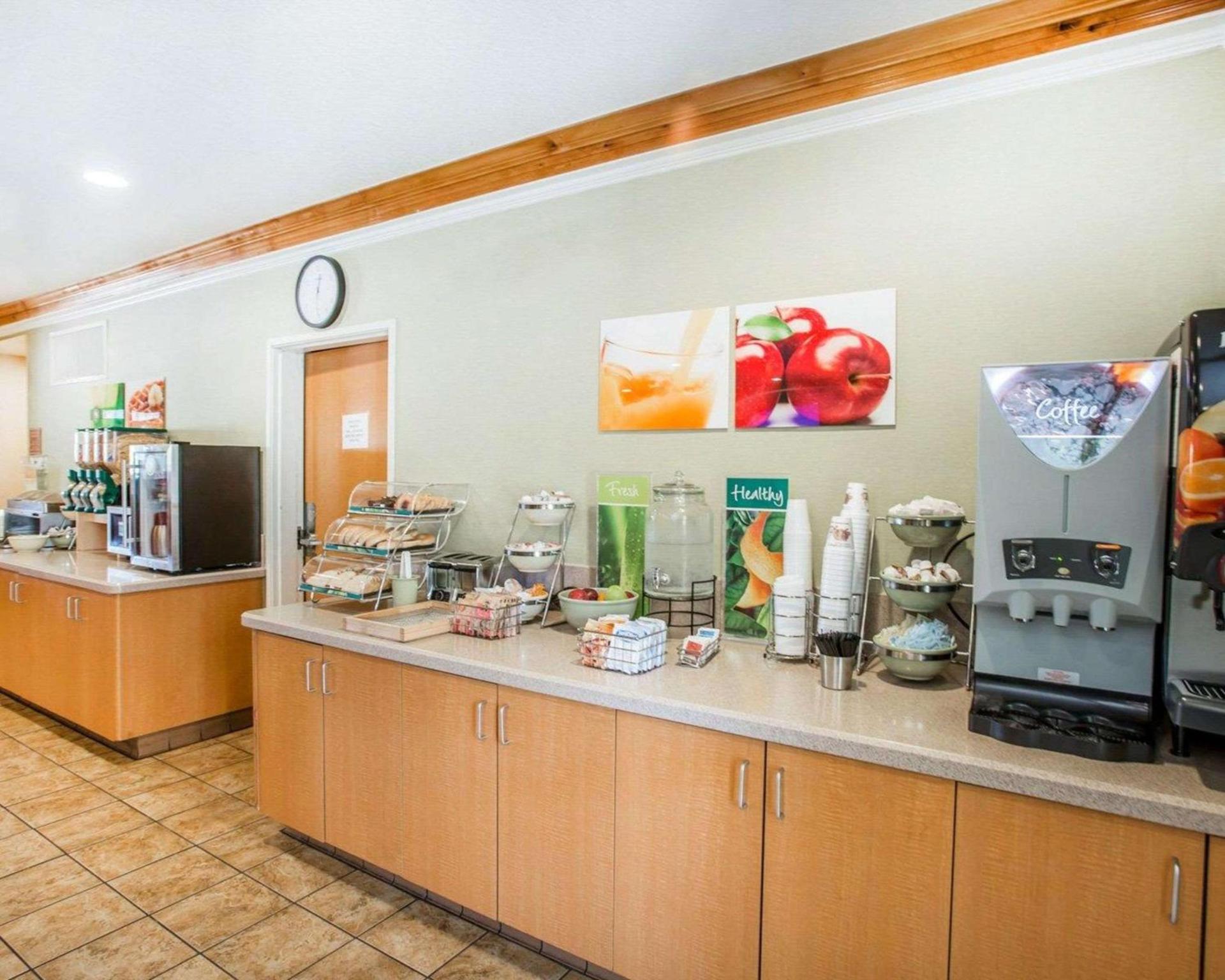 Quality Inn & Suites Denver International Airport photo 35