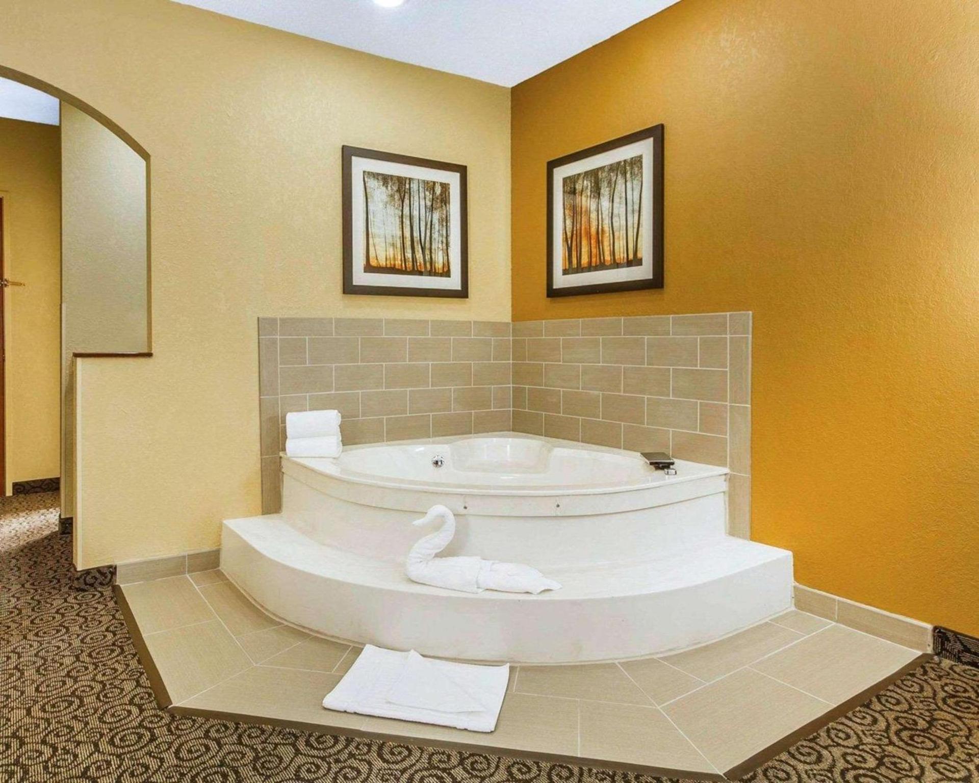 Comfort Suites Ramsey photo 8