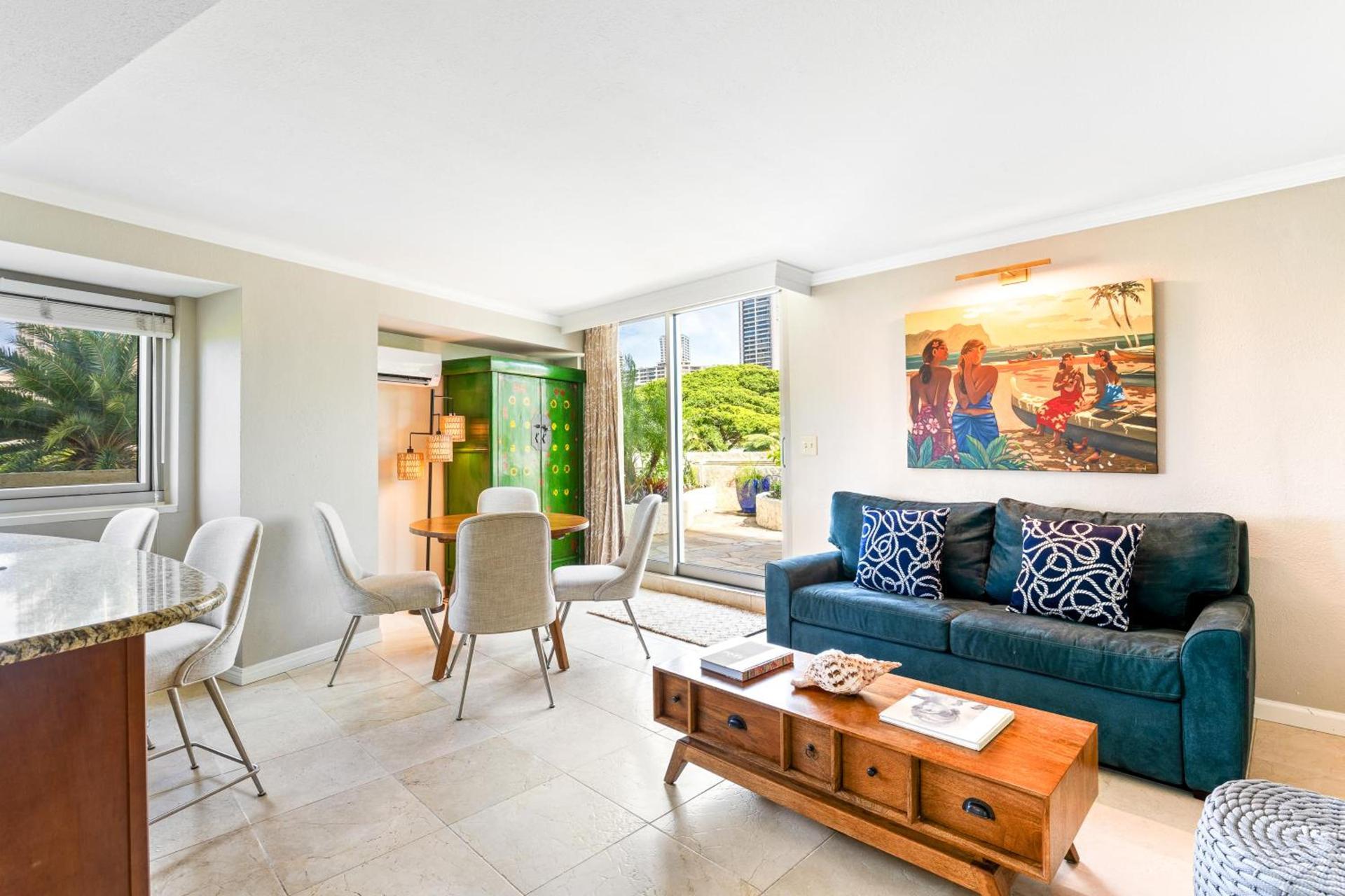 Luana Waikiki Hotel & Suites photo 3