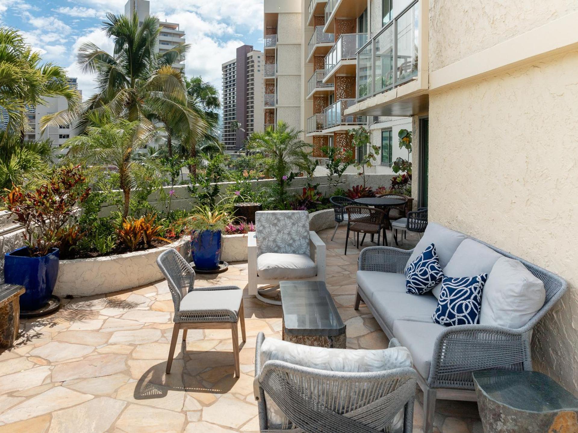 Luana Waikiki Hotel & Suites photo 4