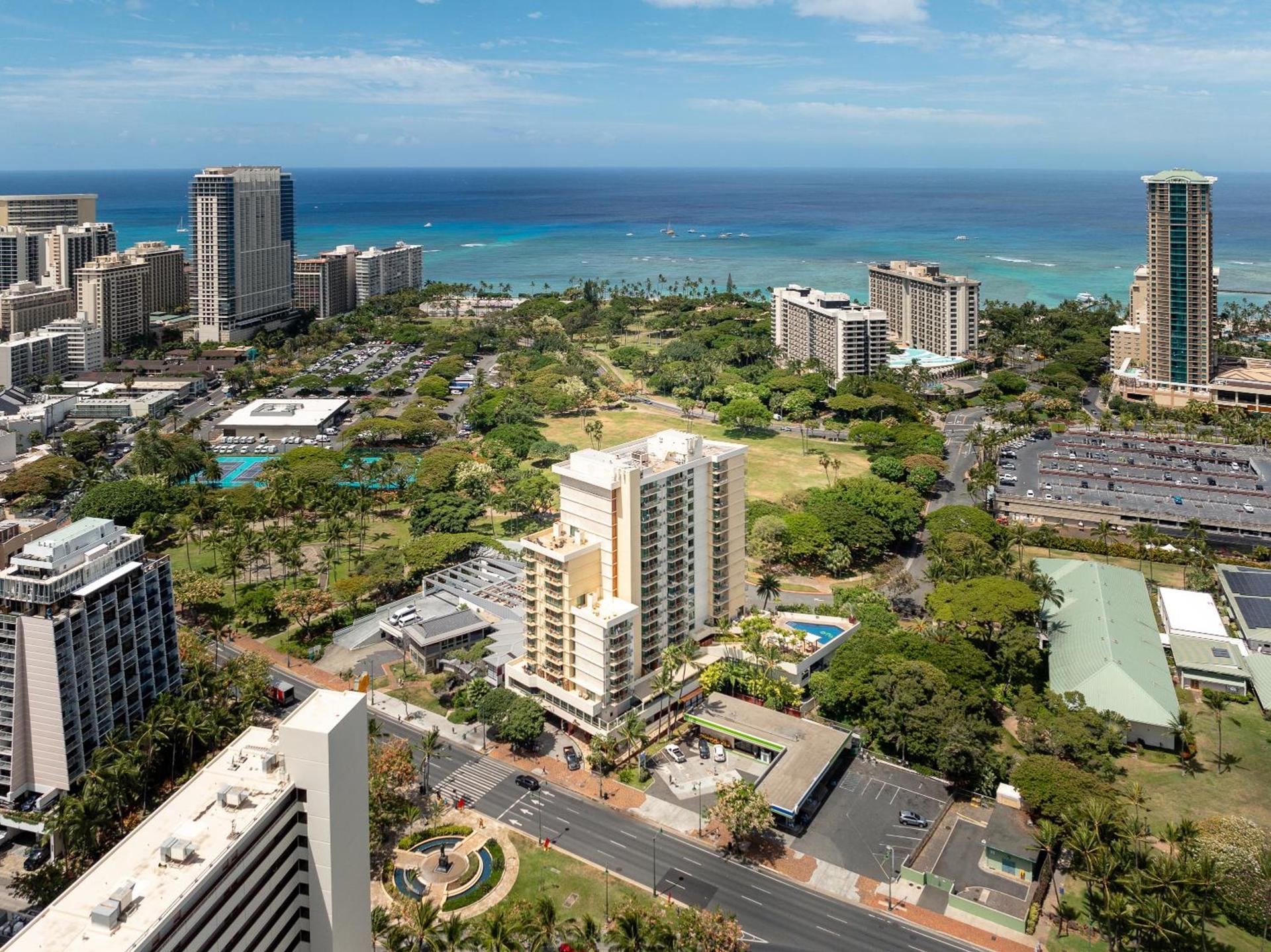 Luana Waikiki Hotel & Suites photo 5