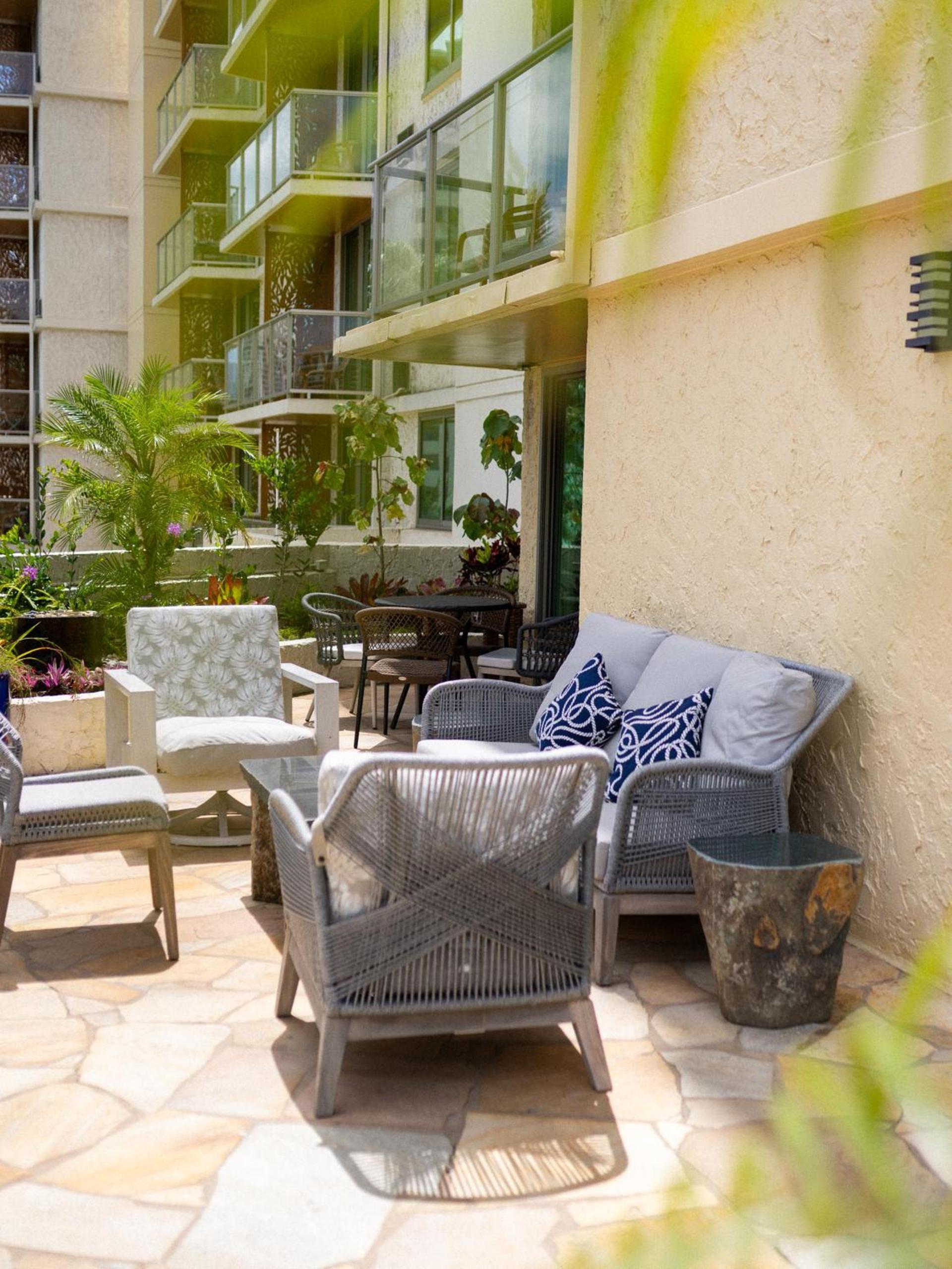 Luana Waikiki Hotel & Suites photo 8