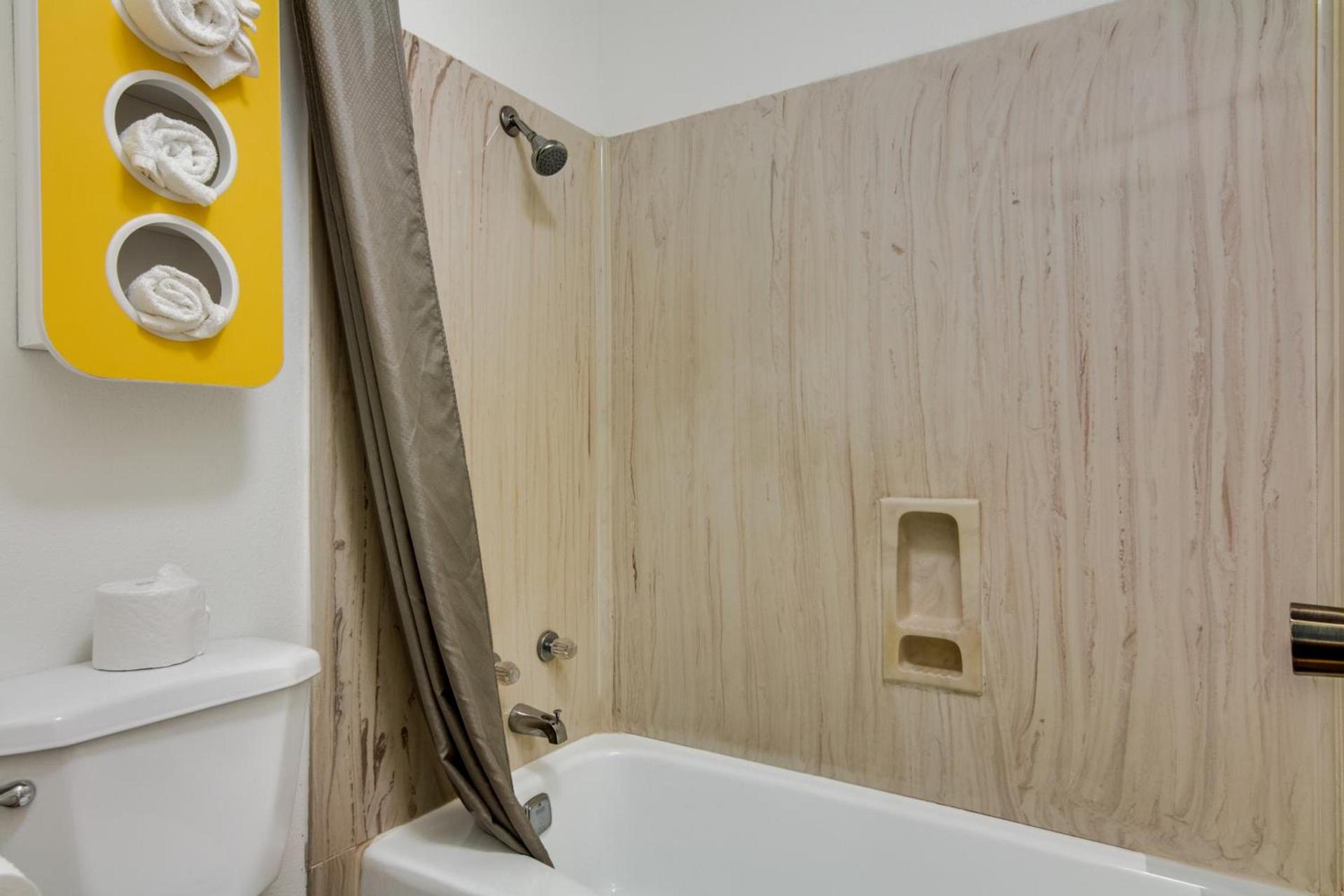 Motel 6-Longview, TX - North photo 29