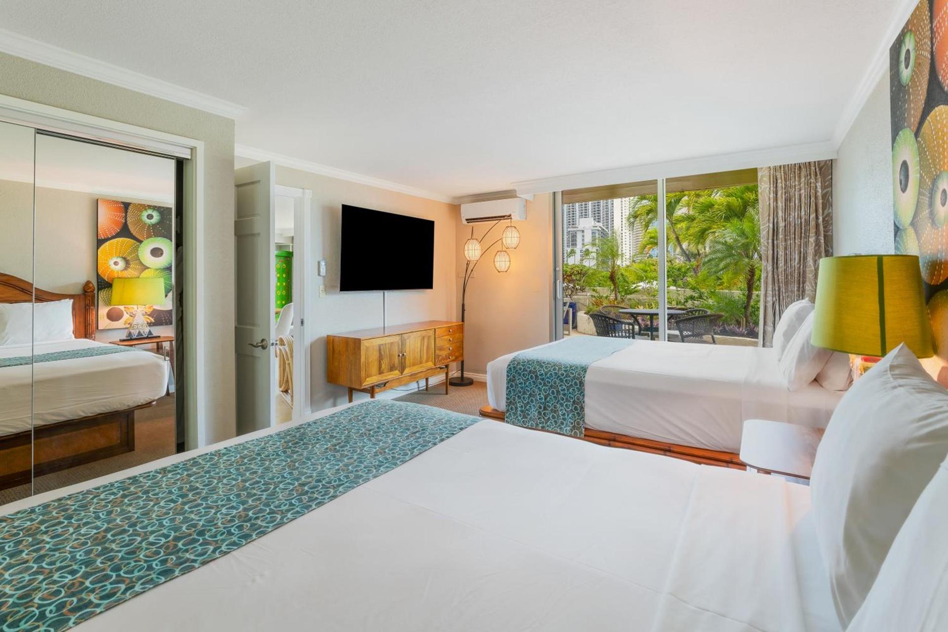 Luana Waikiki Hotel & Suites photo 17