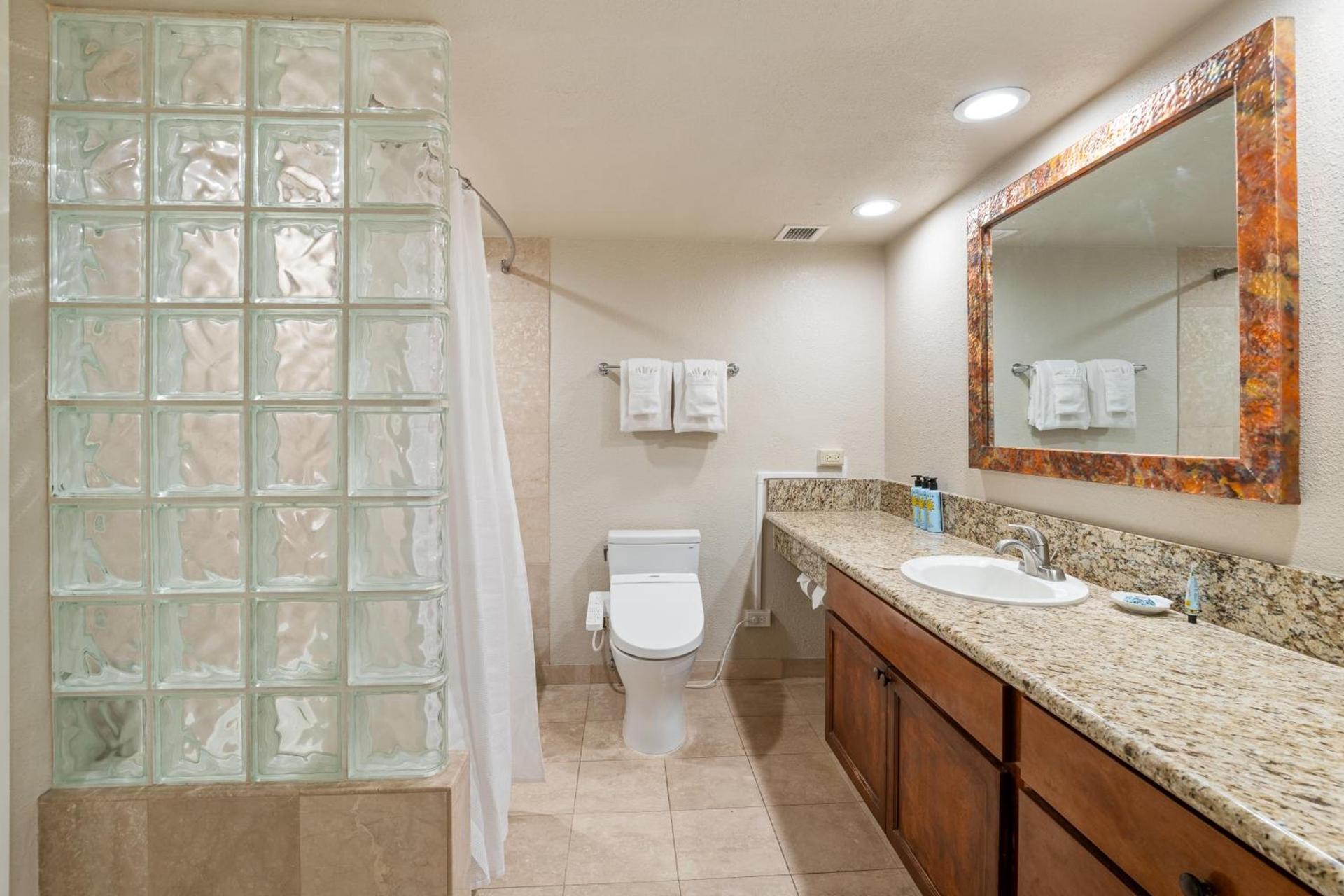 Luana Waikiki Hotel & Suites photo 21