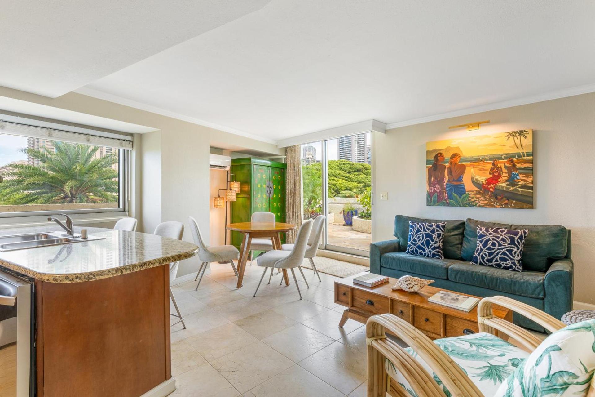 Luana Waikiki Hotel & Suites photo 25