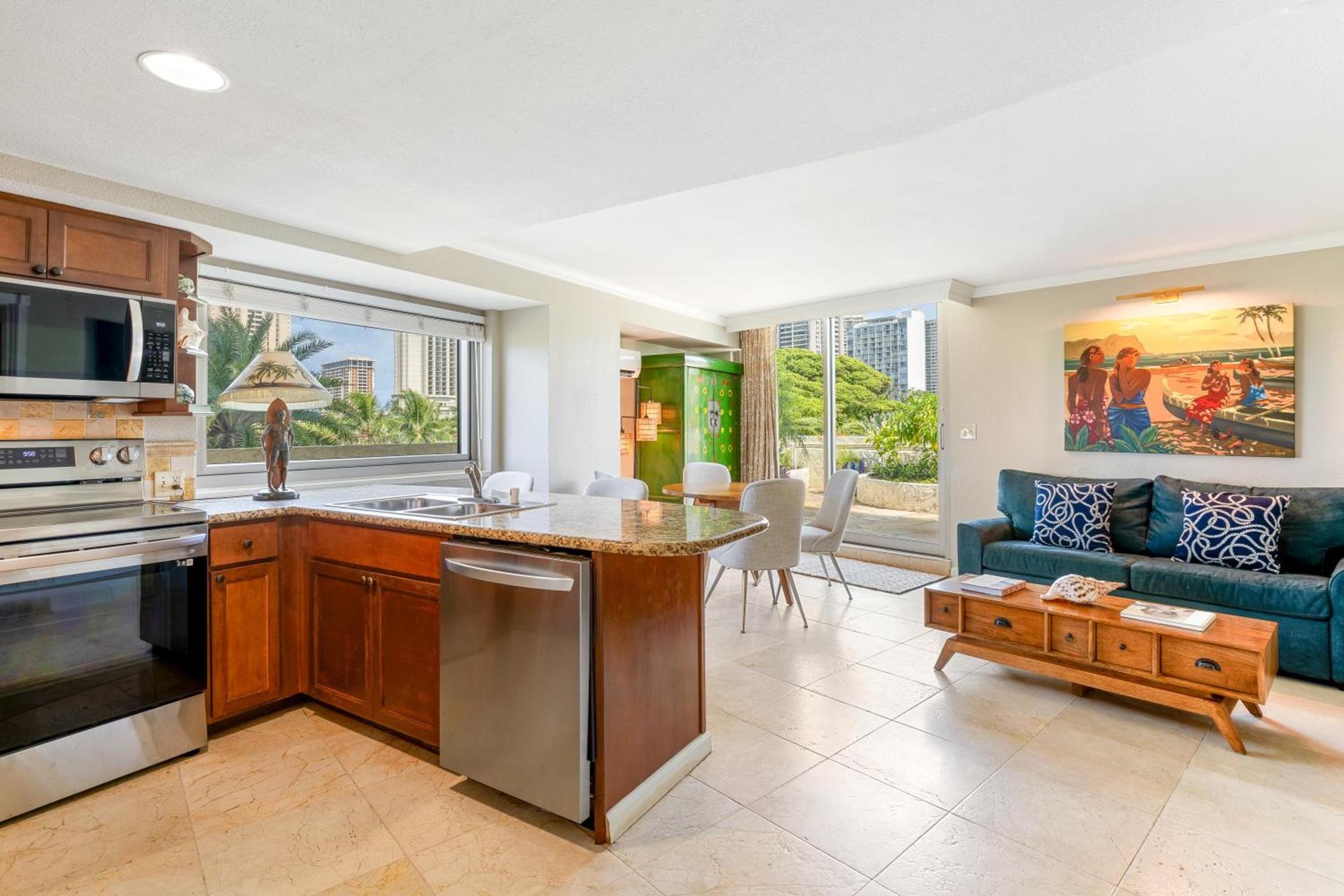 Luana Waikiki Hotel & Suites photo 27