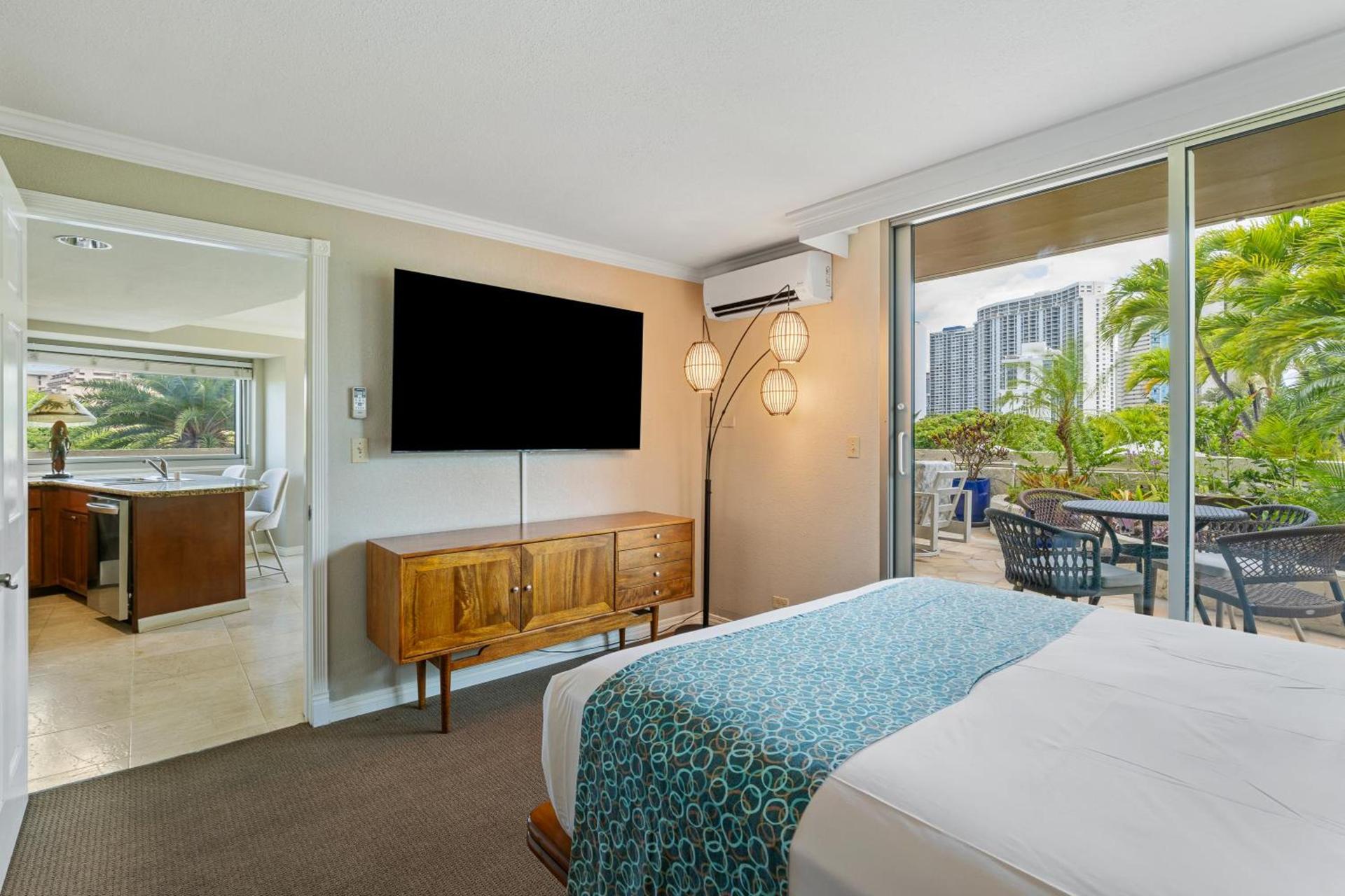 Luana Waikiki Hotel & Suites photo 23