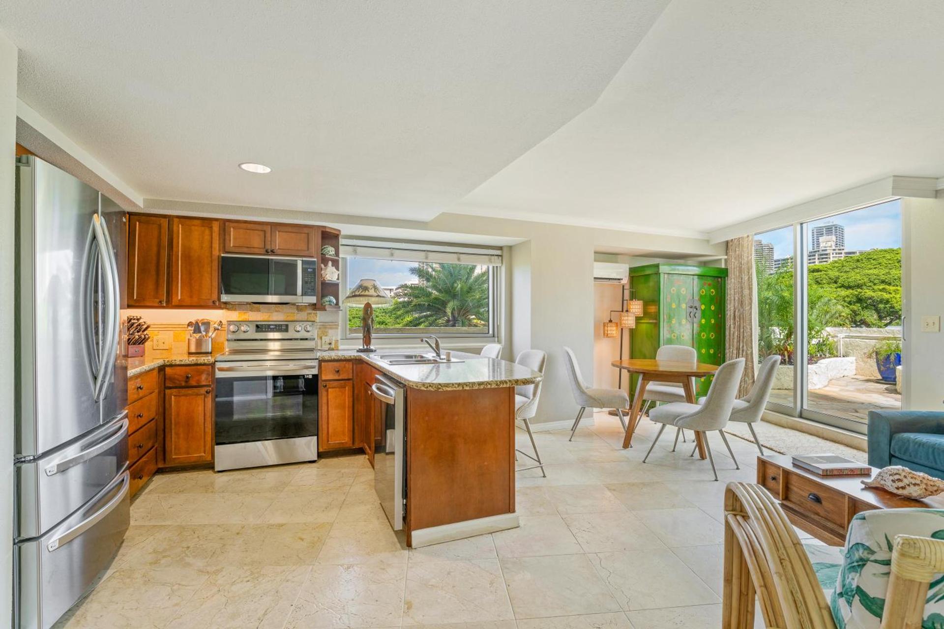 Luana Waikiki Hotel & Suites photo 26