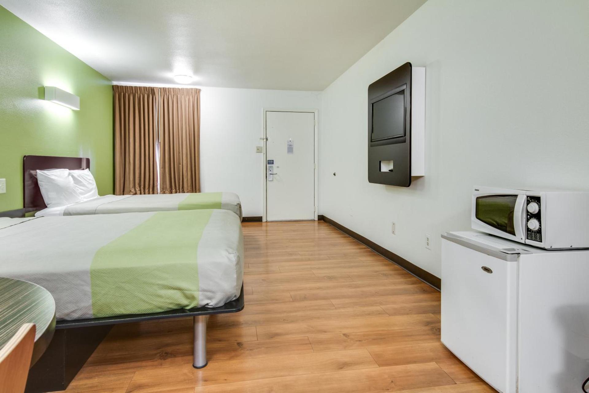 Motel 6-Longview, TX - North photo 9