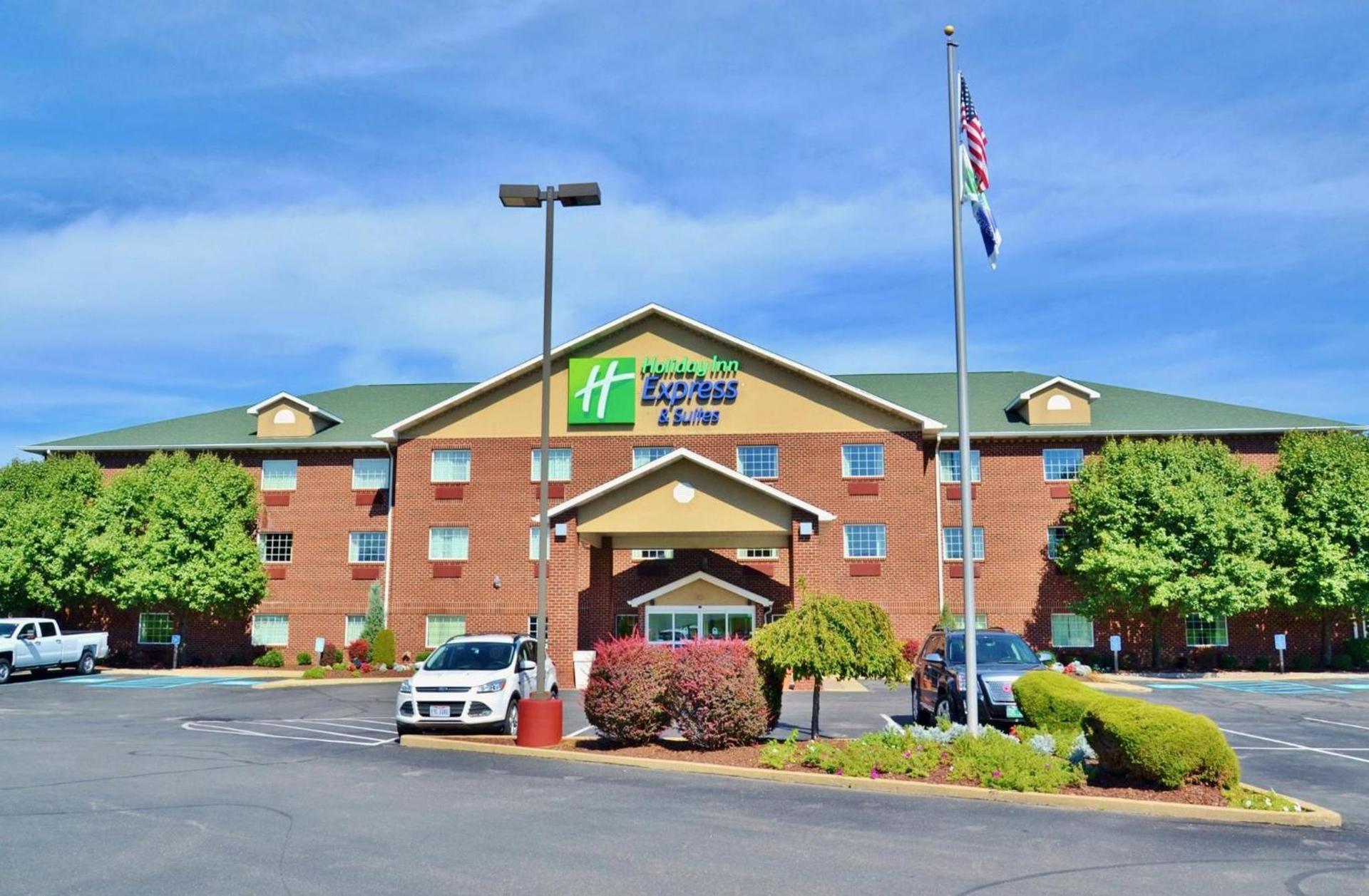 Holiday Inn Express Hotel & Suites Center Township by IHG — hotel in Monaca