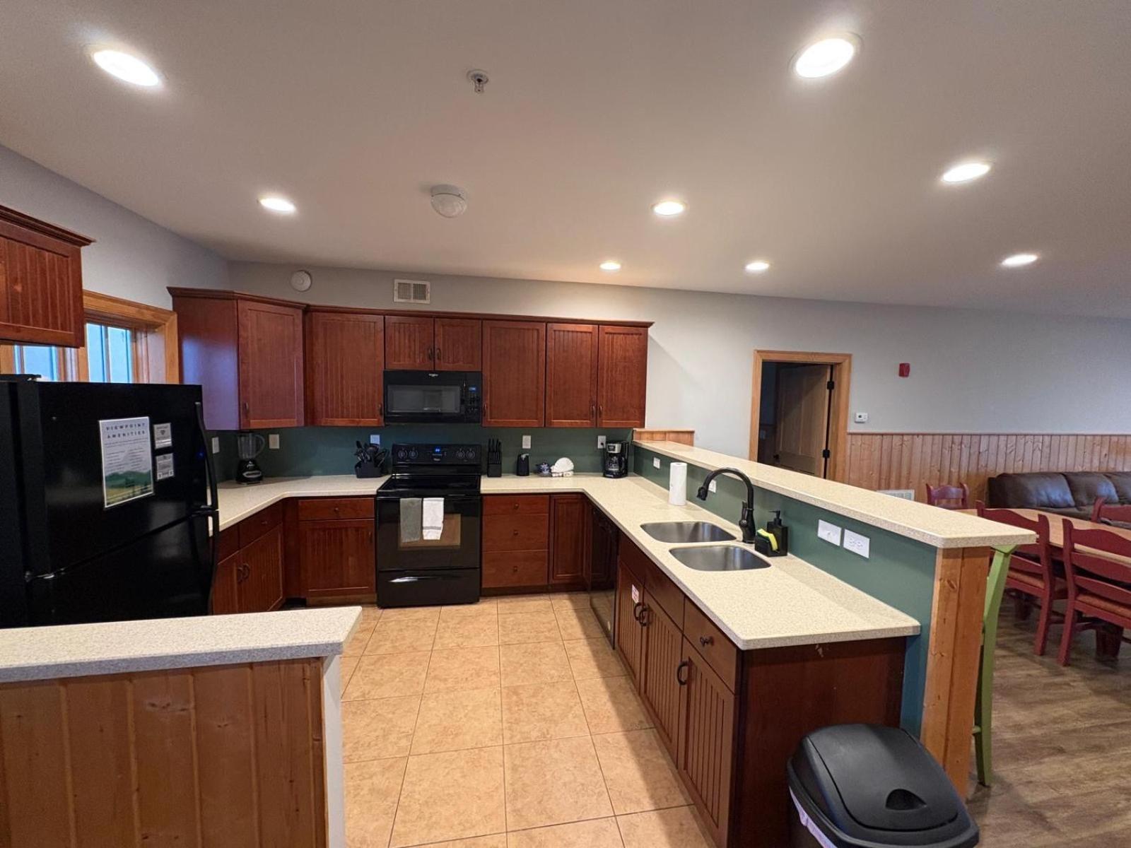 Viewpoint Condominiums photo 94
