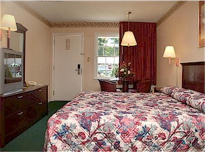 Yorktown Motor Lodge photo 10
