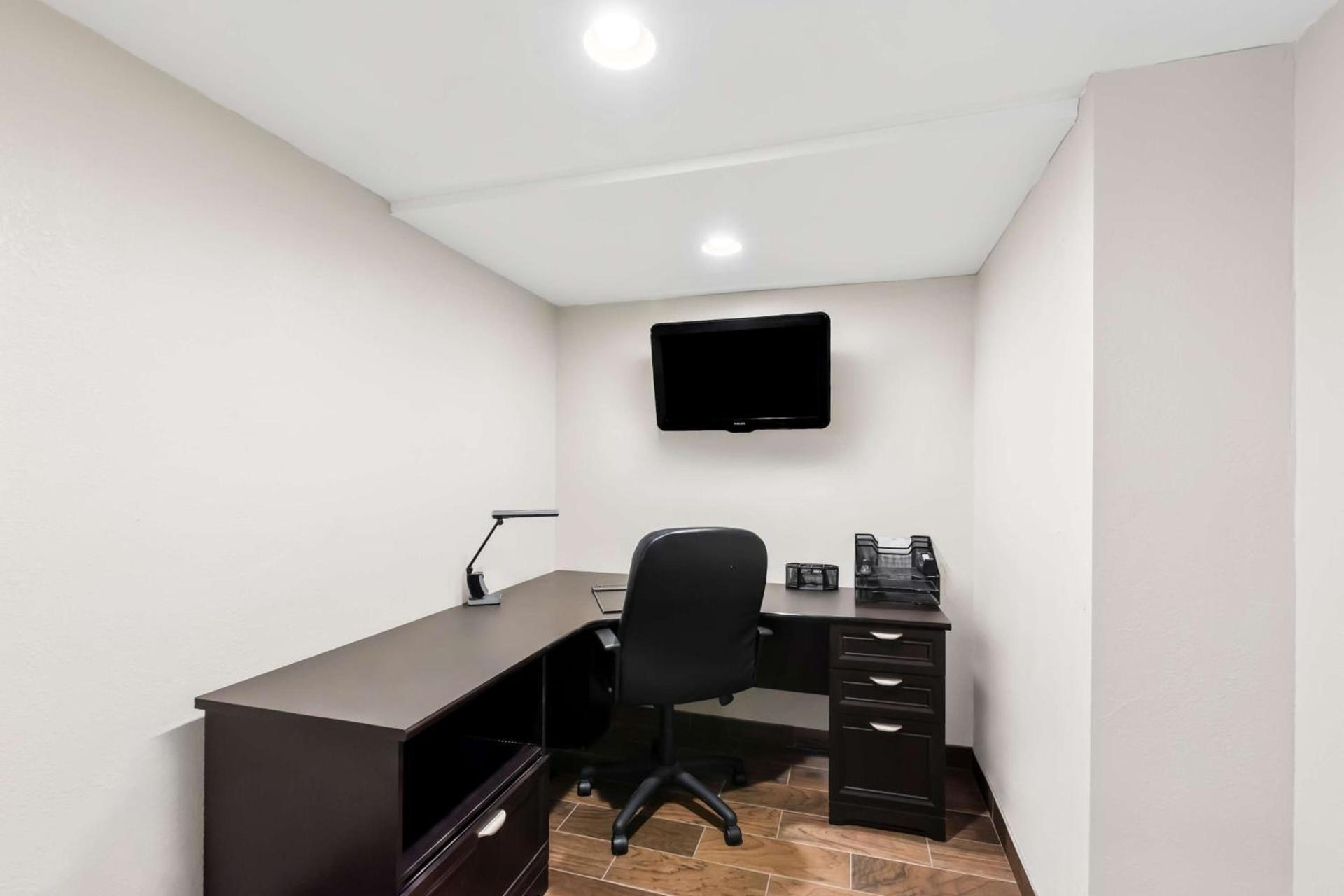 Hampton Inn Pennsville photo 10