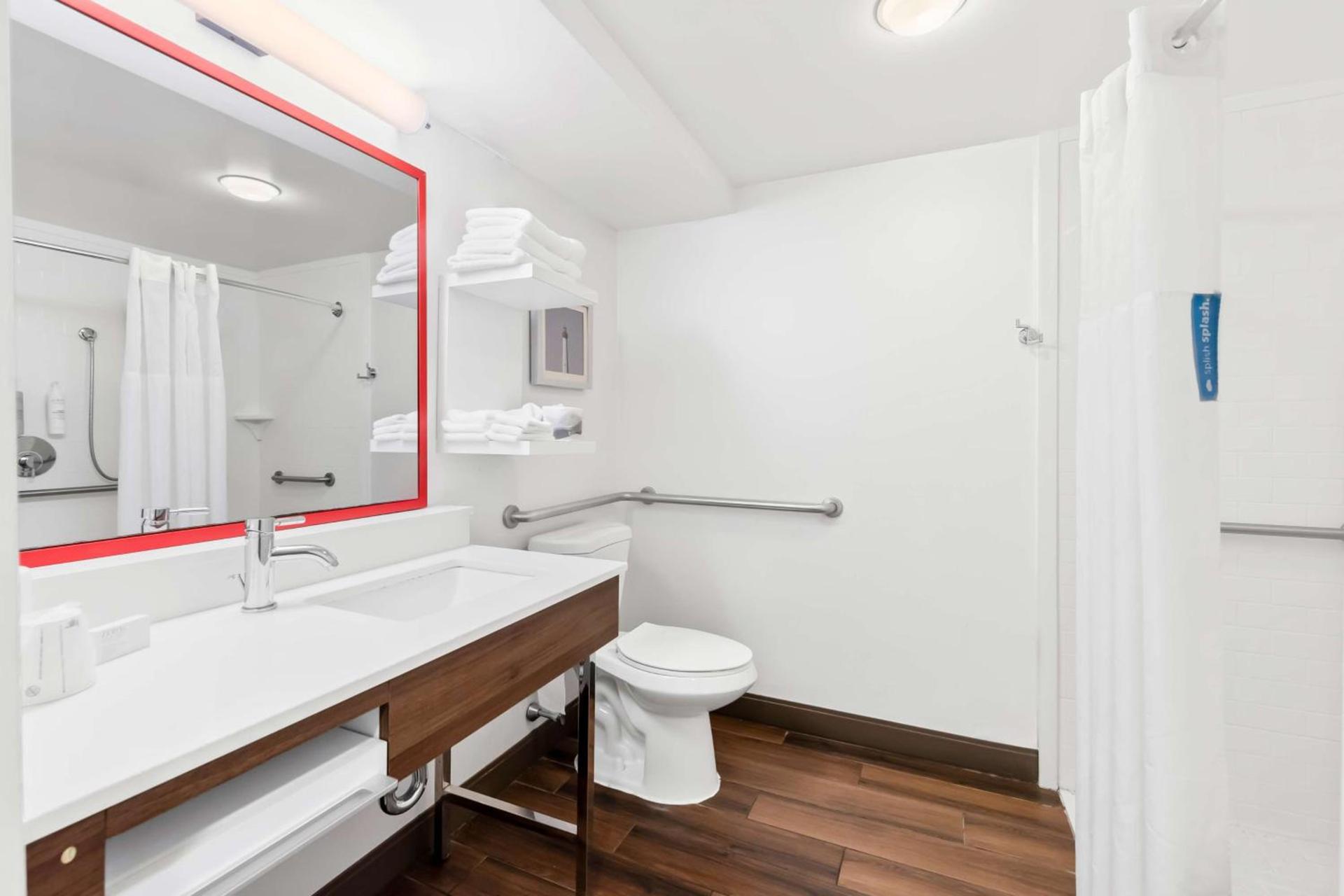 Hampton Inn Pennsville photo 11