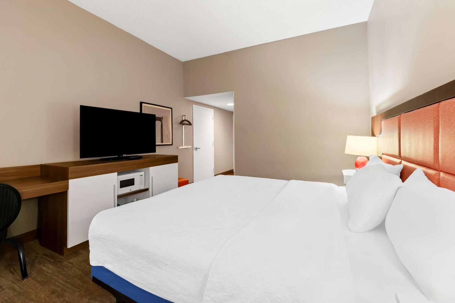 Hampton Inn Pennsville photo 12