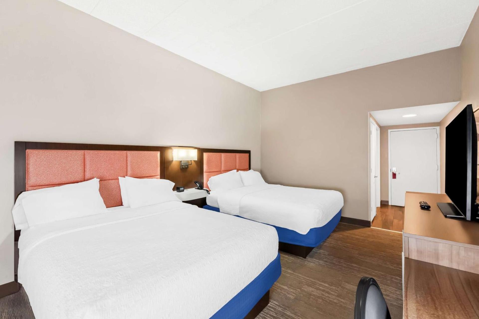 Hampton Inn Pennsville photo 21