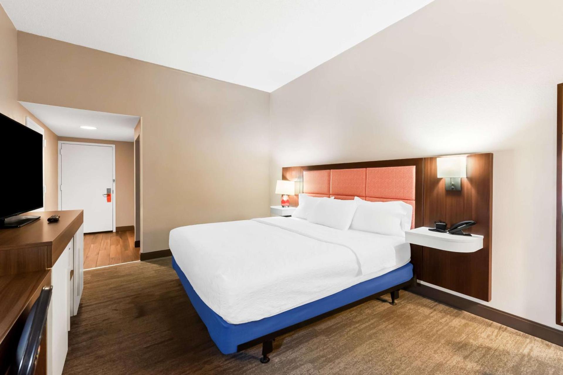 Hampton Inn Pennsville photo 27