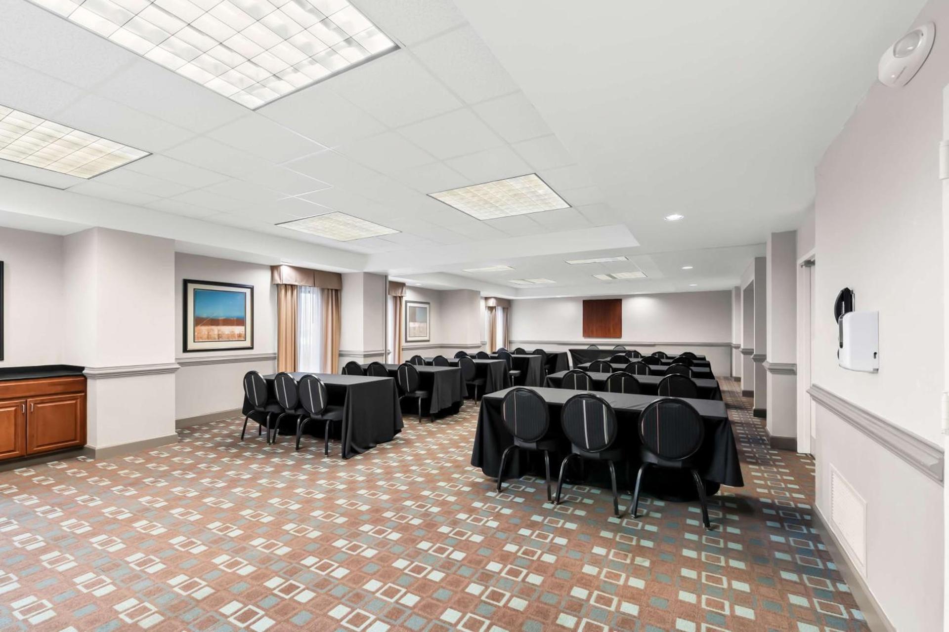 Hampton Inn Pennsville photo 23