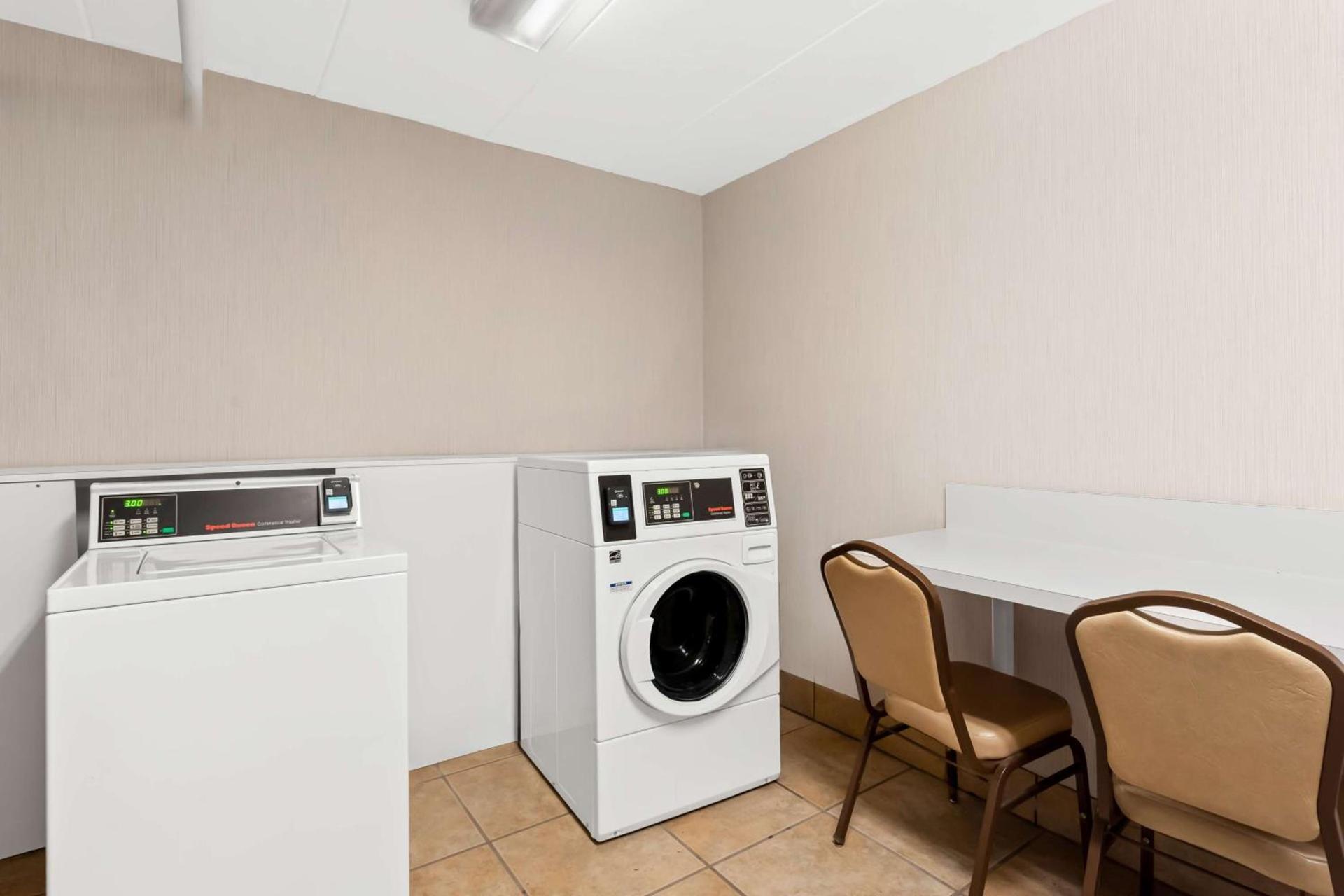 Hampton Inn Pennsville photo 25