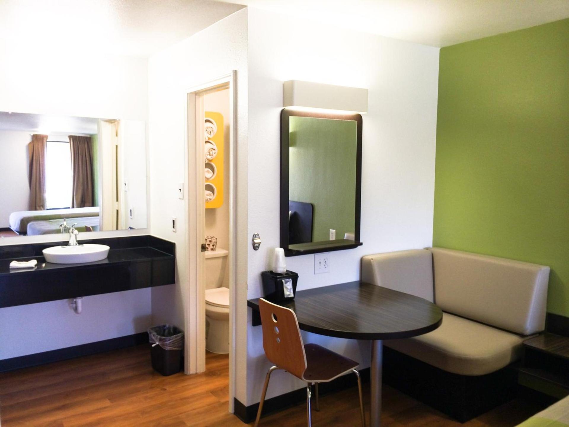 Motel 6-Longview, TX - North photo 17