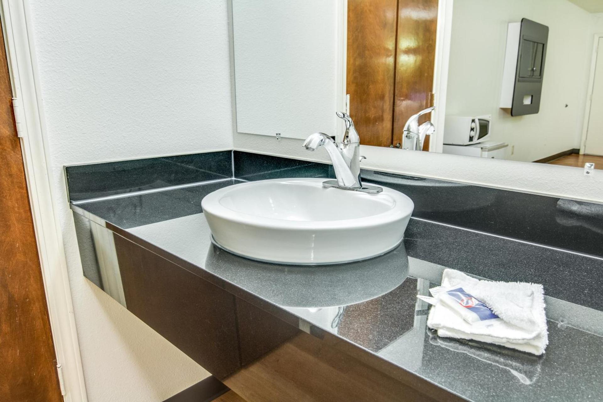 Motel 6-Longview, TX - North photo 47