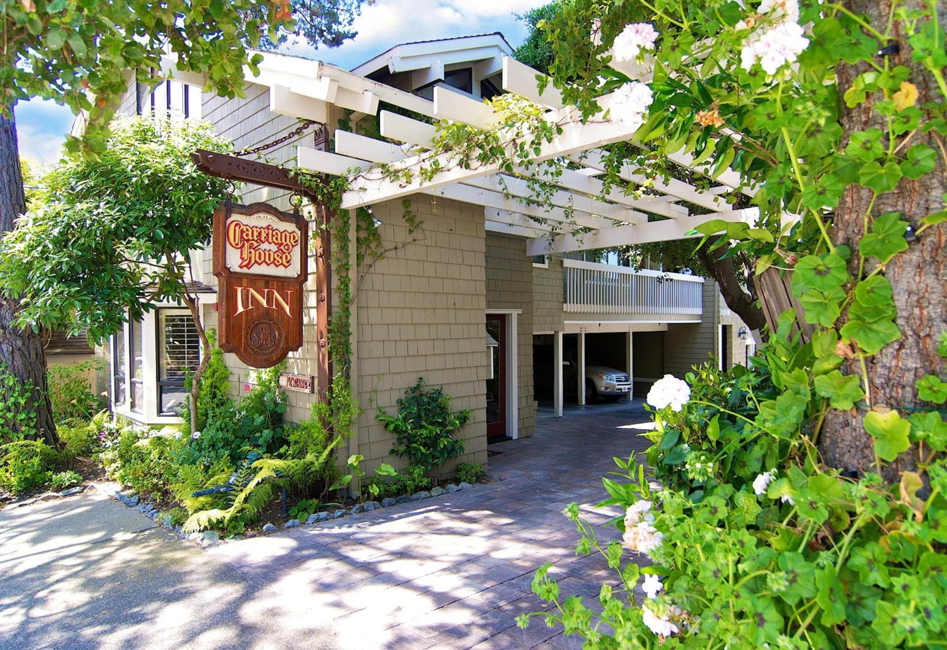 Carriage House Inn photo 29
